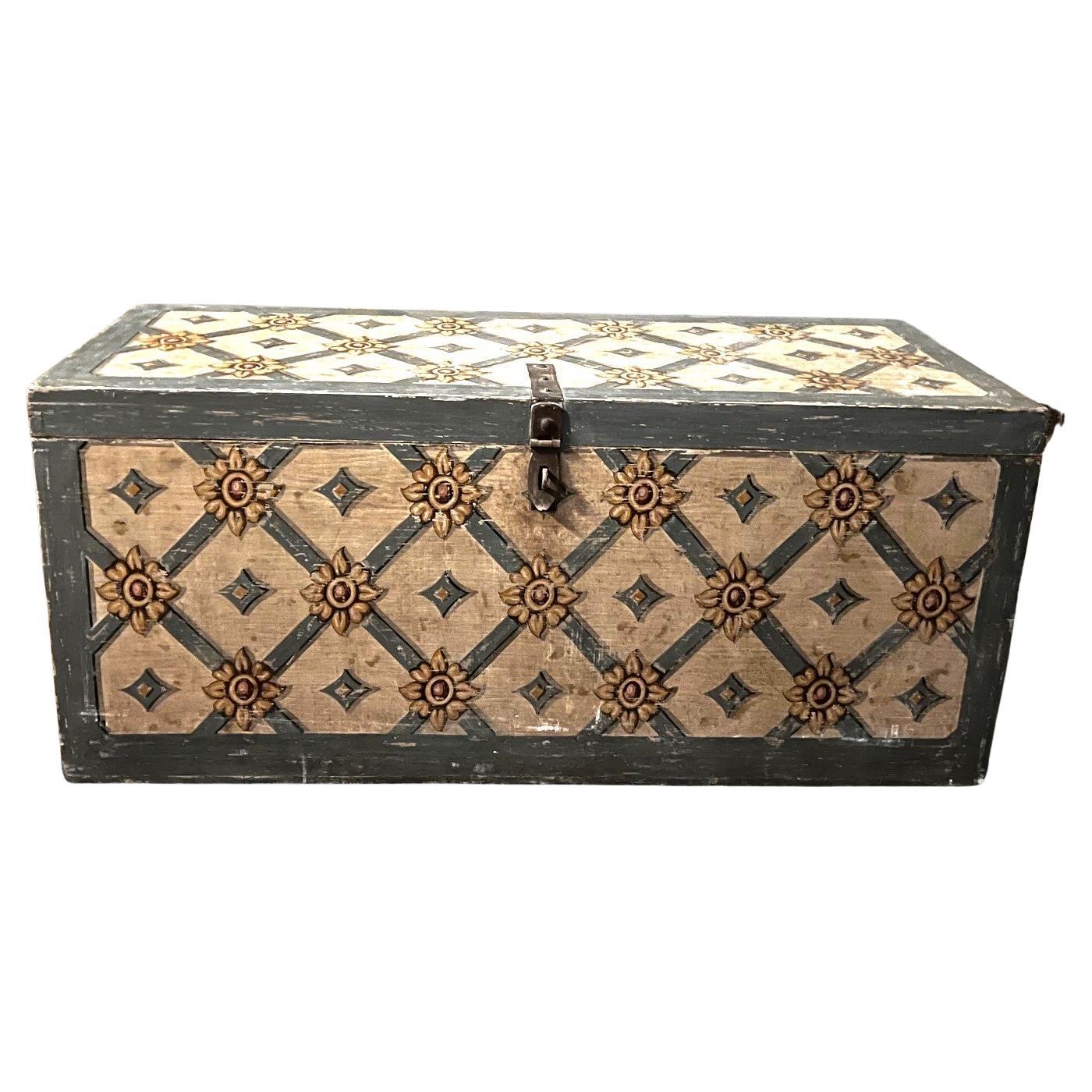 Baule in legno laccato e dipinto, Toscana Italia