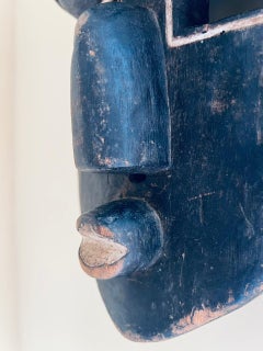 BAULE grande maschera in legno nobile circa 1900