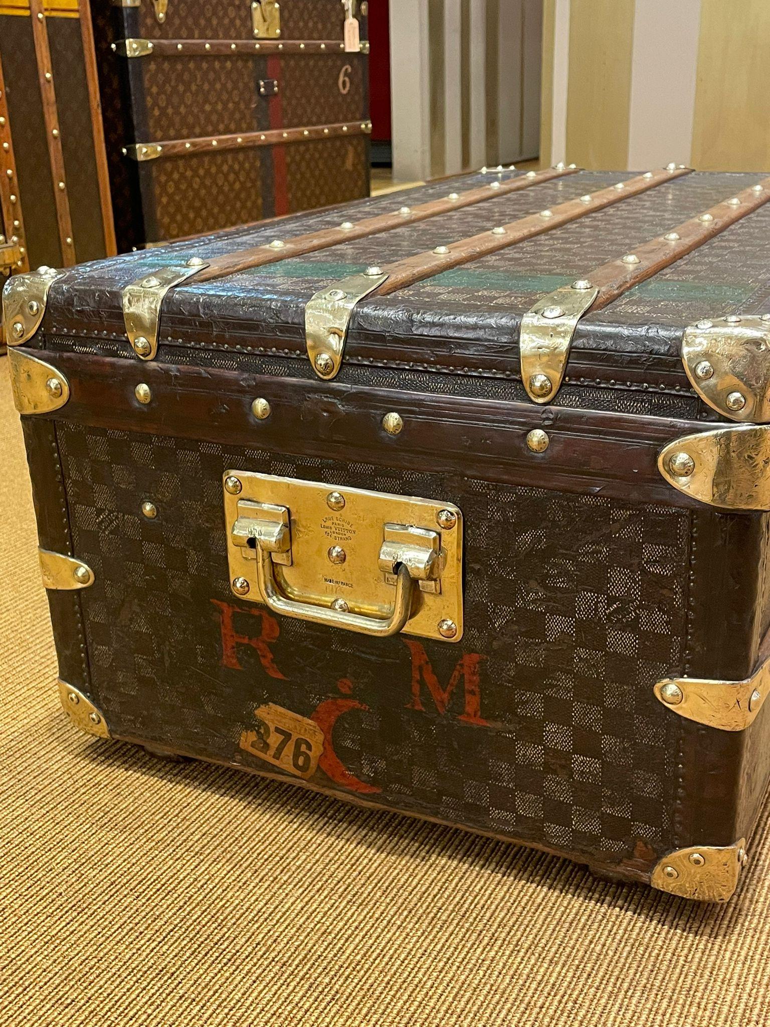 Louis Vuitton Malle Cabine Damier trunk France 20th century circa 1890 In Good Condition For Sale In Pambio Noranco, CH