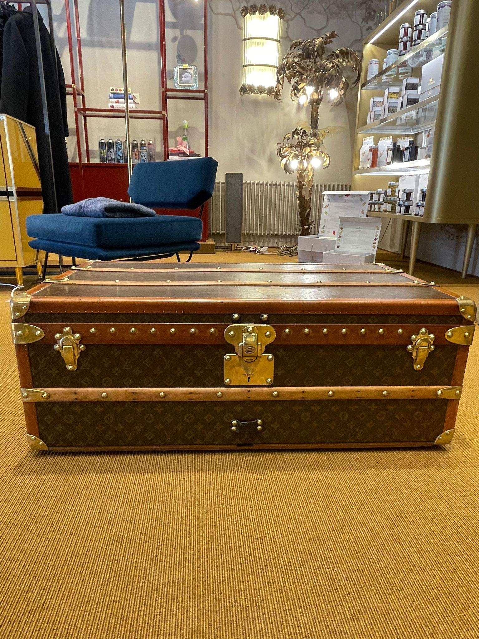 Louis Vuitton Malle Cabine Monogram trunk France 20th century circa 1930 In Good Condition For Sale In Pambio Noranco, CH