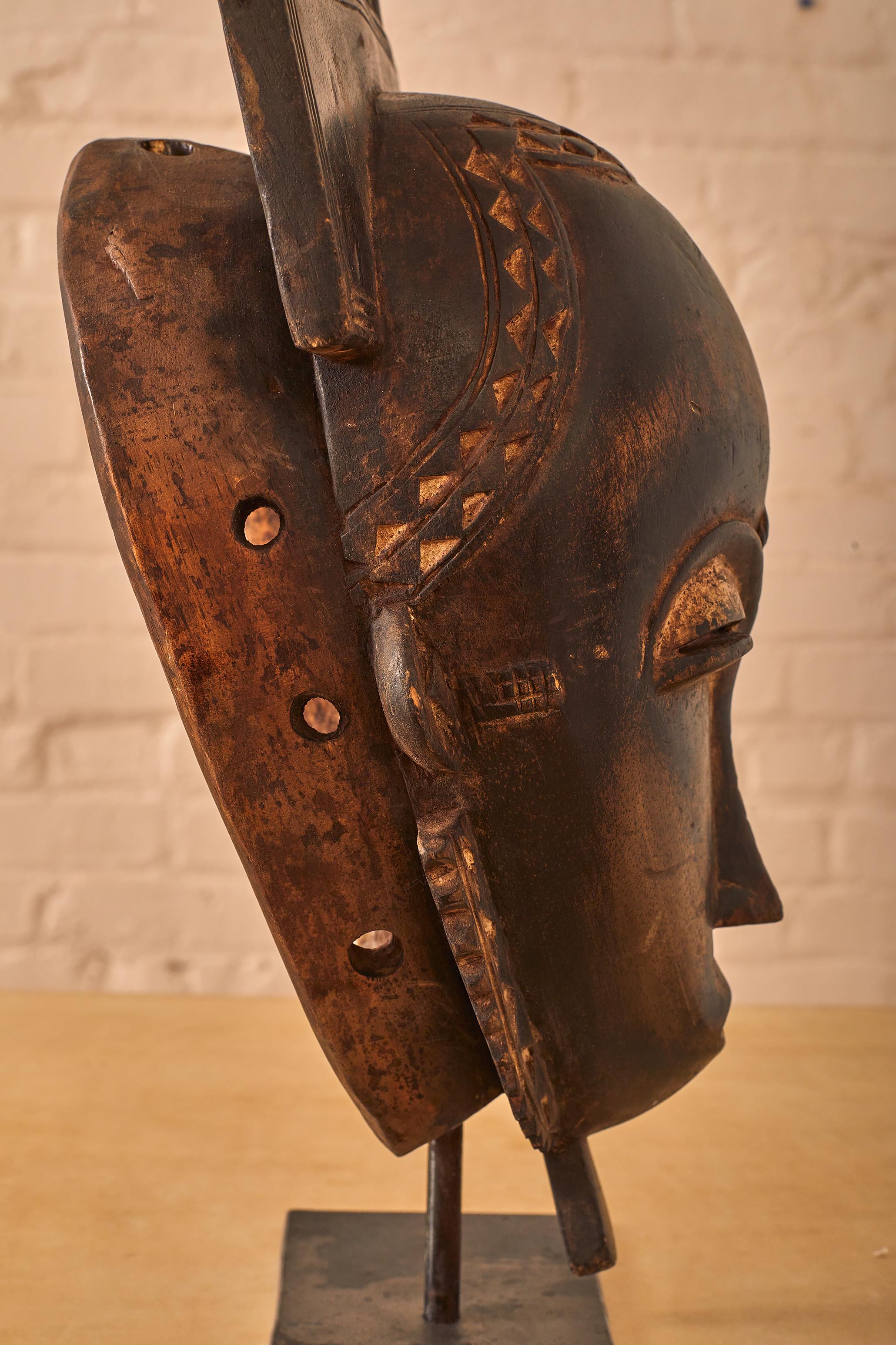 Sculpté à la main Masque Baule « Ndoma » de la côte ivoire en vente