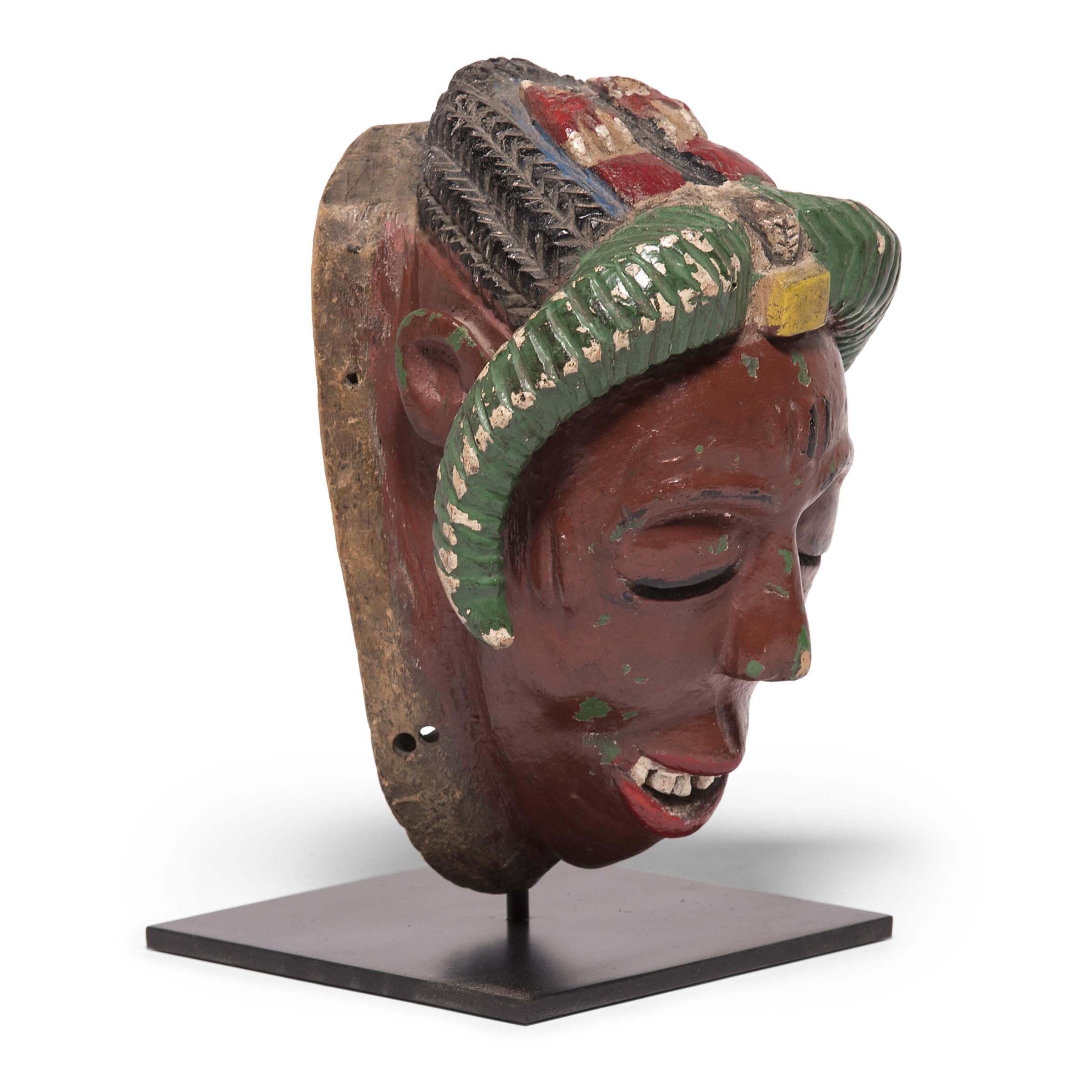 Baule Bemalte Kpan-Maske (Stammeskunst) im Angebot