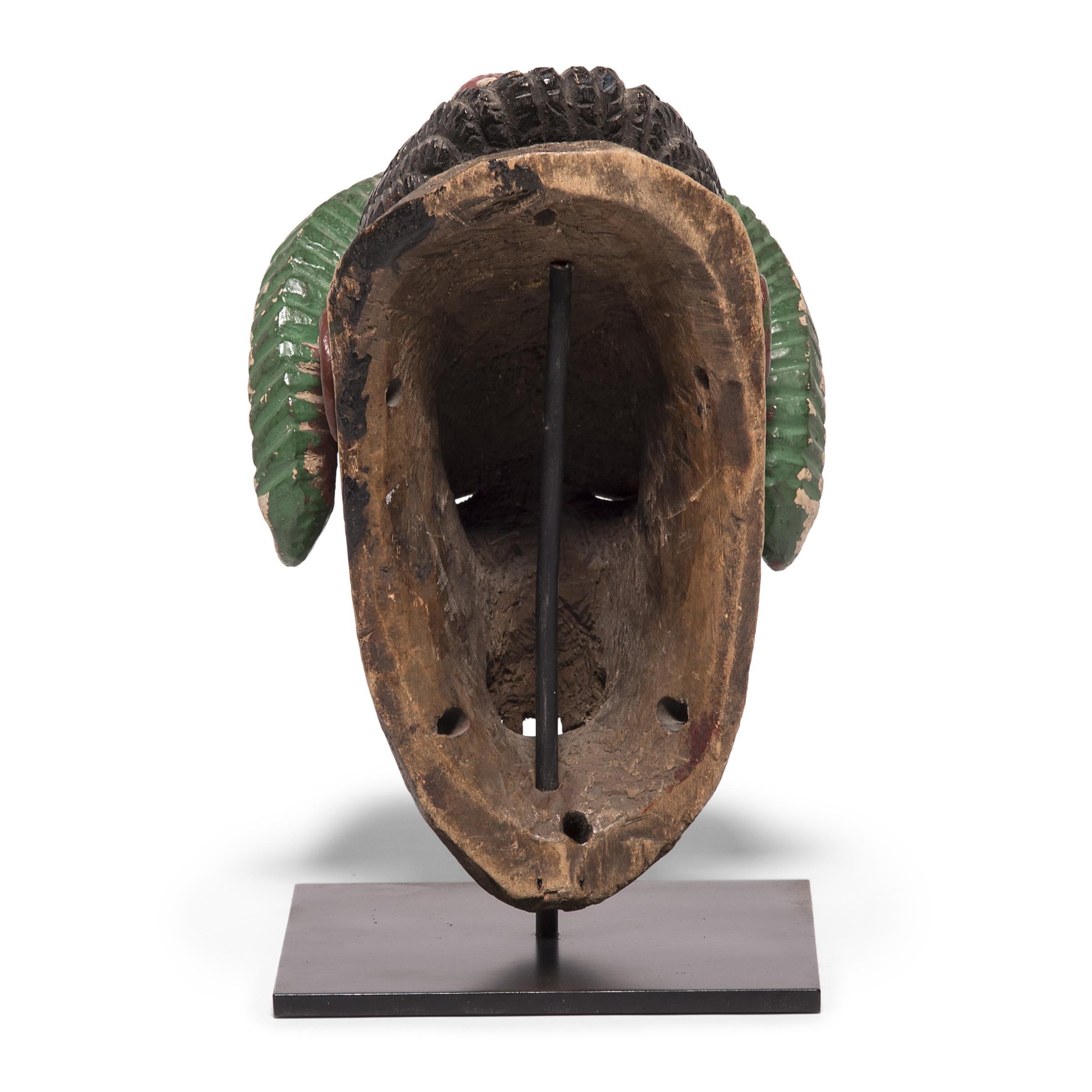 Baule Painted Kpan Mask In Good Condition For Sale In Chicago, IL