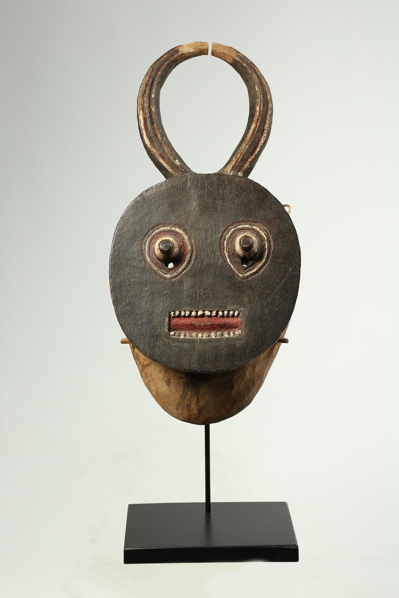 Hand-Carved Round Baule Tribal Mask, Ivory Coast, Africa, Early 20th Century, Provenance  For Sale