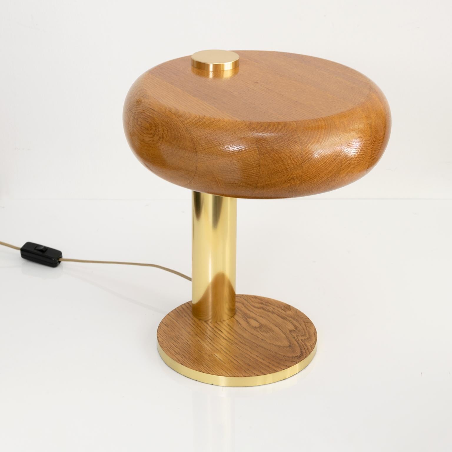 Beautifully designed oak and polished brass desk lamp by Baum Leuchten in oak and brass. Made in Germany, 1970. Newly restored wood and polished and lacquered brass, the lamp’s shade has two candelabra base socked and has been wired for use in the