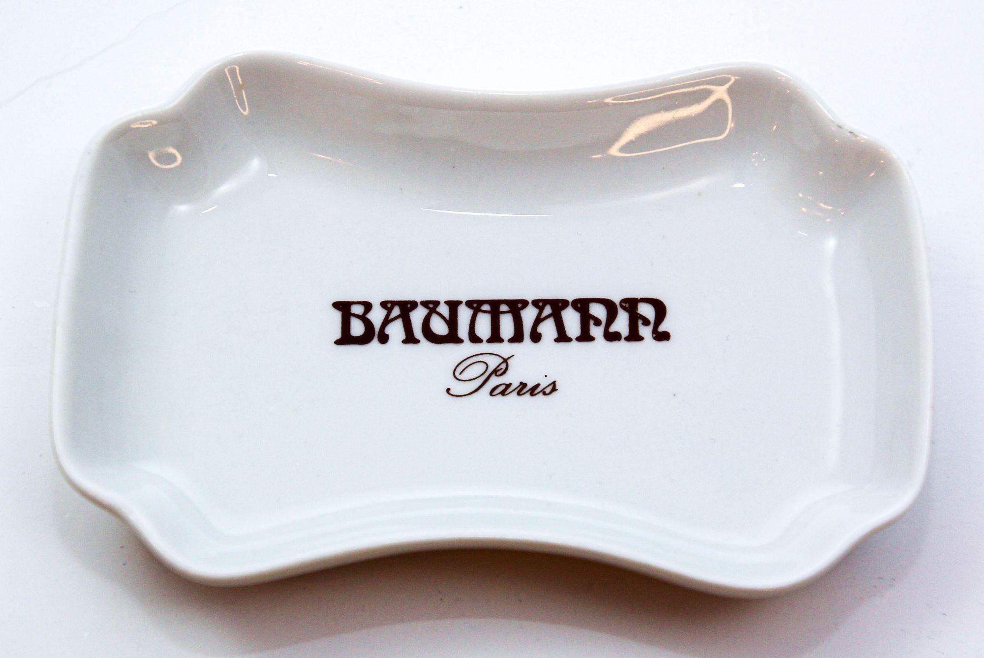 Vintage Baumann Hotel Restaurante, París, Joyería, Plato Pin, Cenicero, Porcelana Pillivuyt Francia.
Vintage publicidad coleccionable plato de porcelana cenicero vide poche catchall.
Cenicero o baratija de porcelana Pillivuyt de los años 60, de