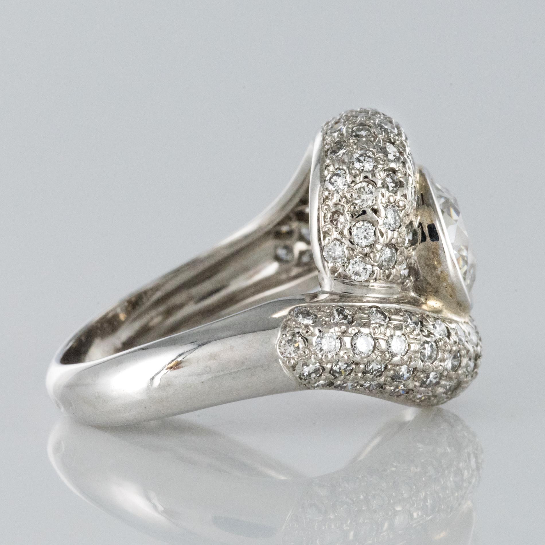 Modern 1.20 Carat Diamond 18 Karat White Gold Swirl Ring 8