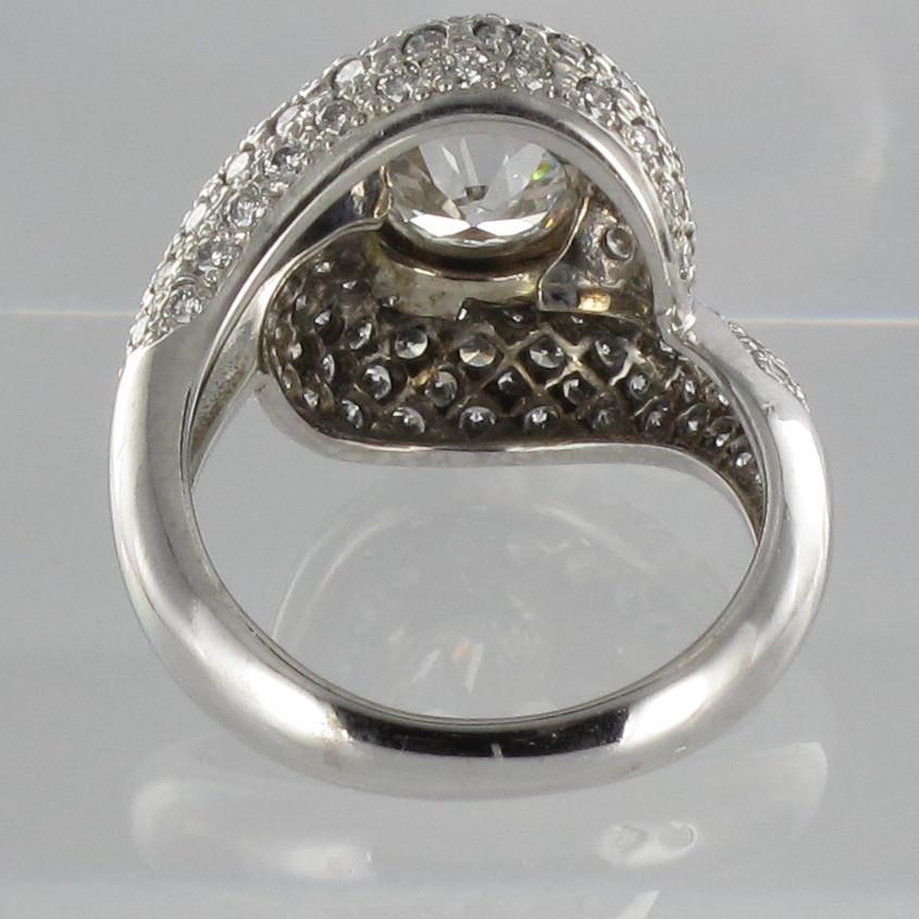 Modern 1.20 Carat Diamond 18 Karat White Gold Swirl Ring 9