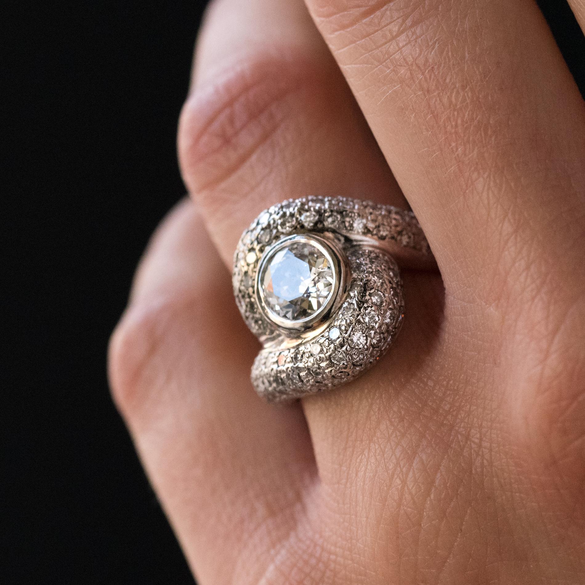 Belle Époque Modern 1.20 Carat Diamond 18 Karat White Gold Swirl Ring