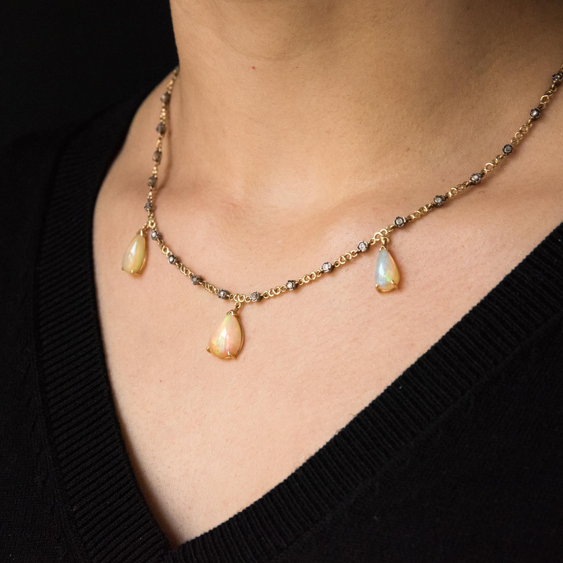 Baume 5.87 Carat Opal Diamond Gold Necklace In New Condition In Poitiers, FR
