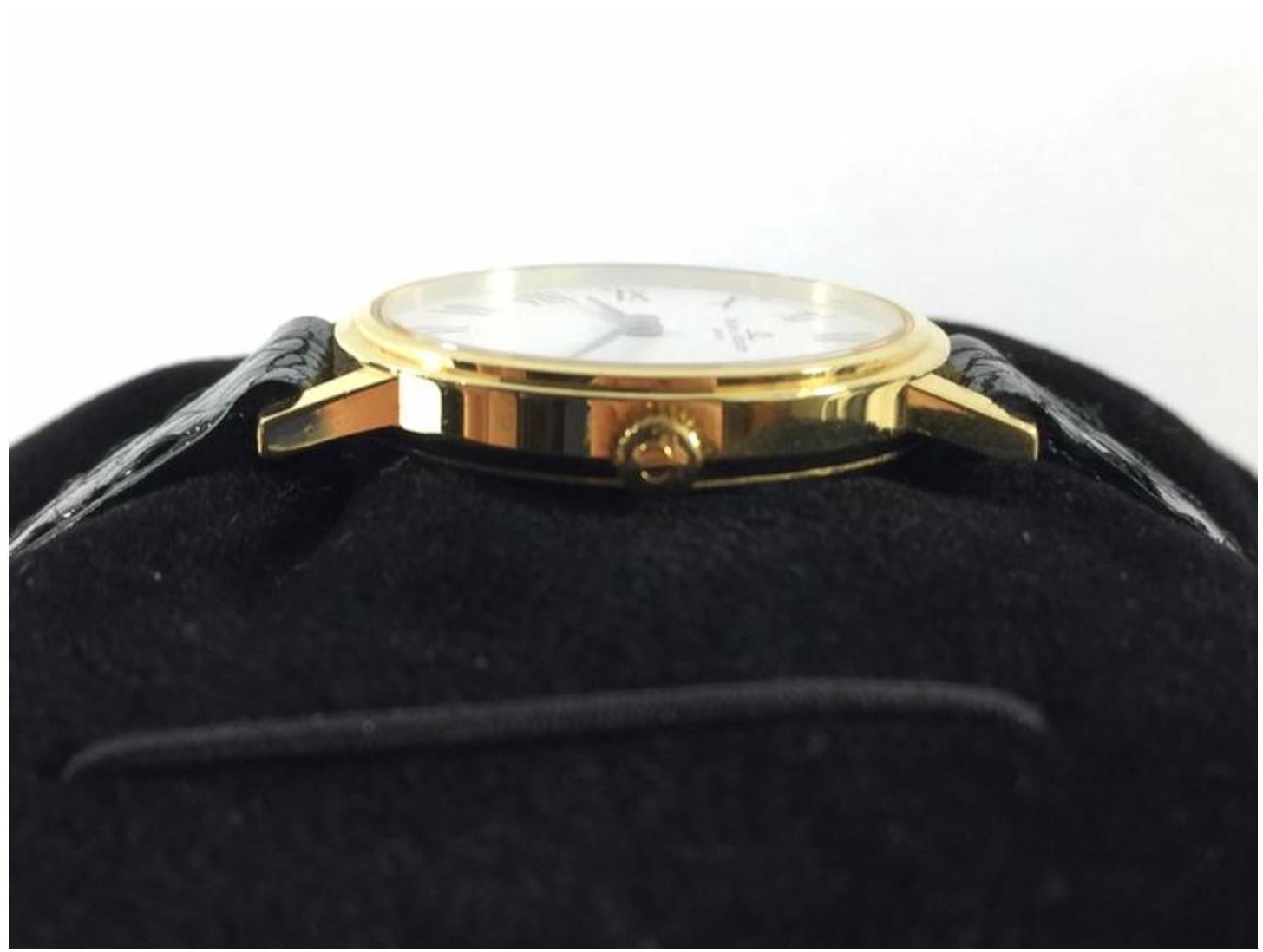 Baume and Mercier Ladies 18 Karat Yellow Gold Watch In Excellent Condition In Saint Charles, IL