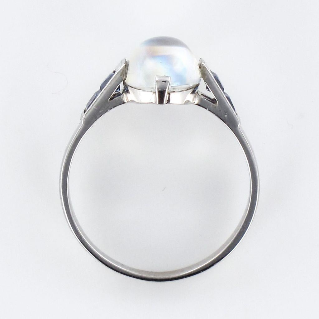 Baume Art Deco Stil 2,30 Karat Mondstein kalibriert Saphir Weißgold Ring im Angebot 9