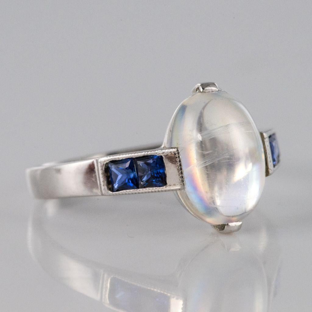 Baume Art Deco Style 2.30 Carat Moonstone Calibrated Sapphire White Gold Ring For Sale 1