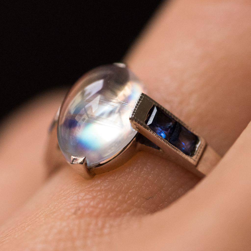 Baume Art Deco Style 2.30 Carat Moonstone Calibrated Sapphire White Gold Ring For Sale 2
