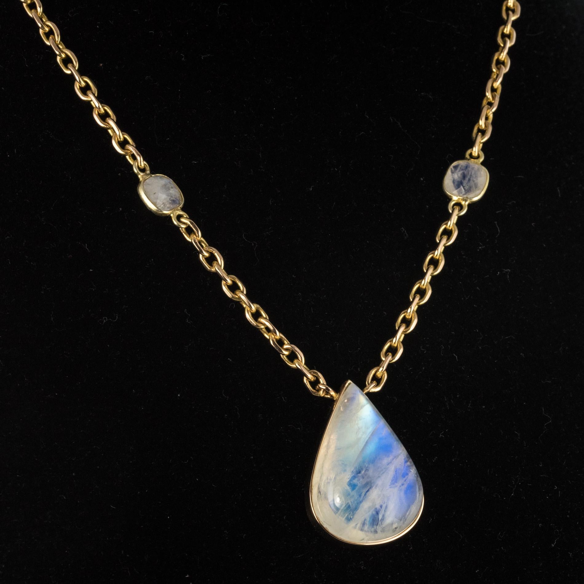 Baume Creation Labradorite 18 Karat Yellow Gold Necklace In New Condition For Sale In Poitiers, FR