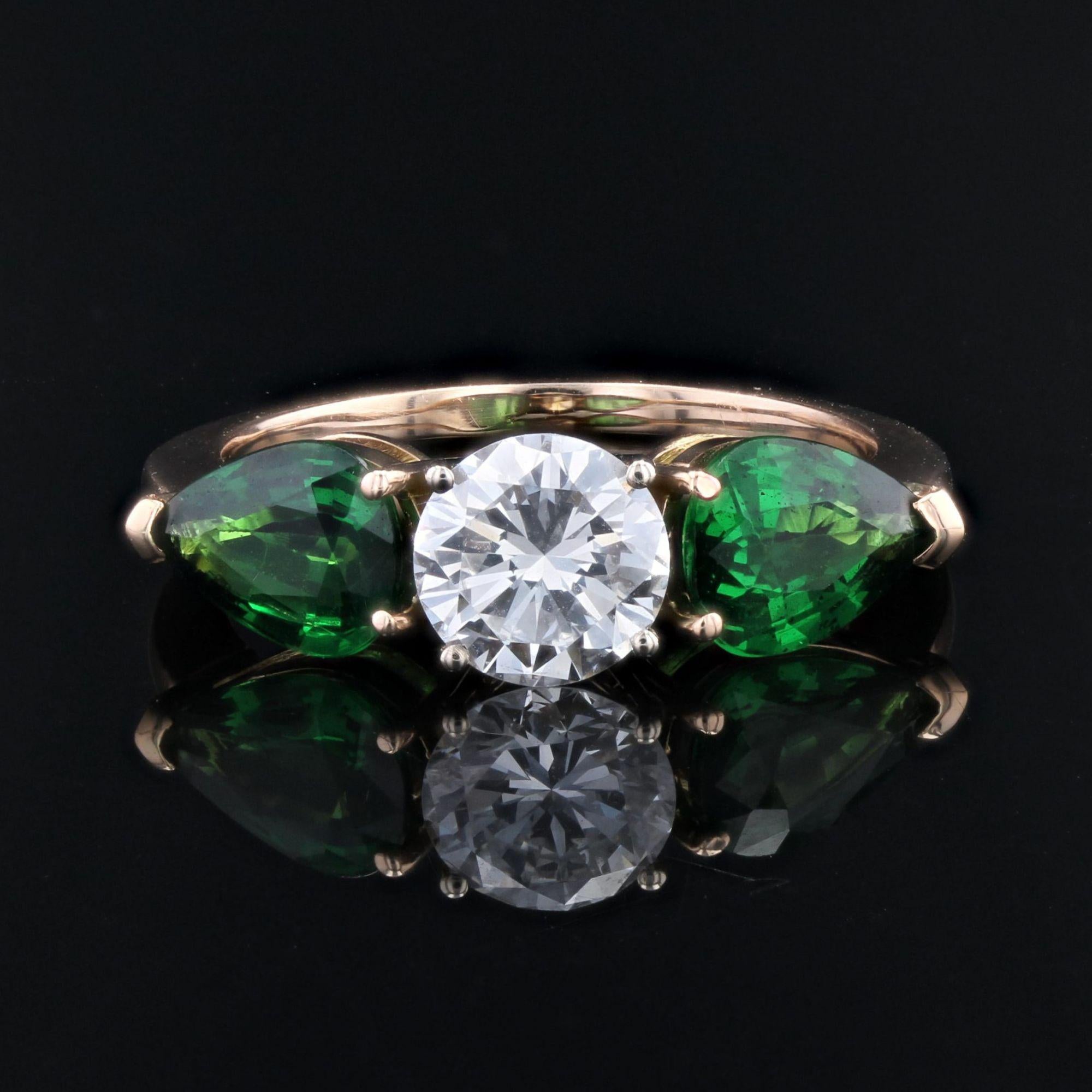 Baume Creation Natural Tsavorite Garnet D.VVS Diamond Yellow Gold Trilogy Ring In New Condition For Sale In Poitiers, FR