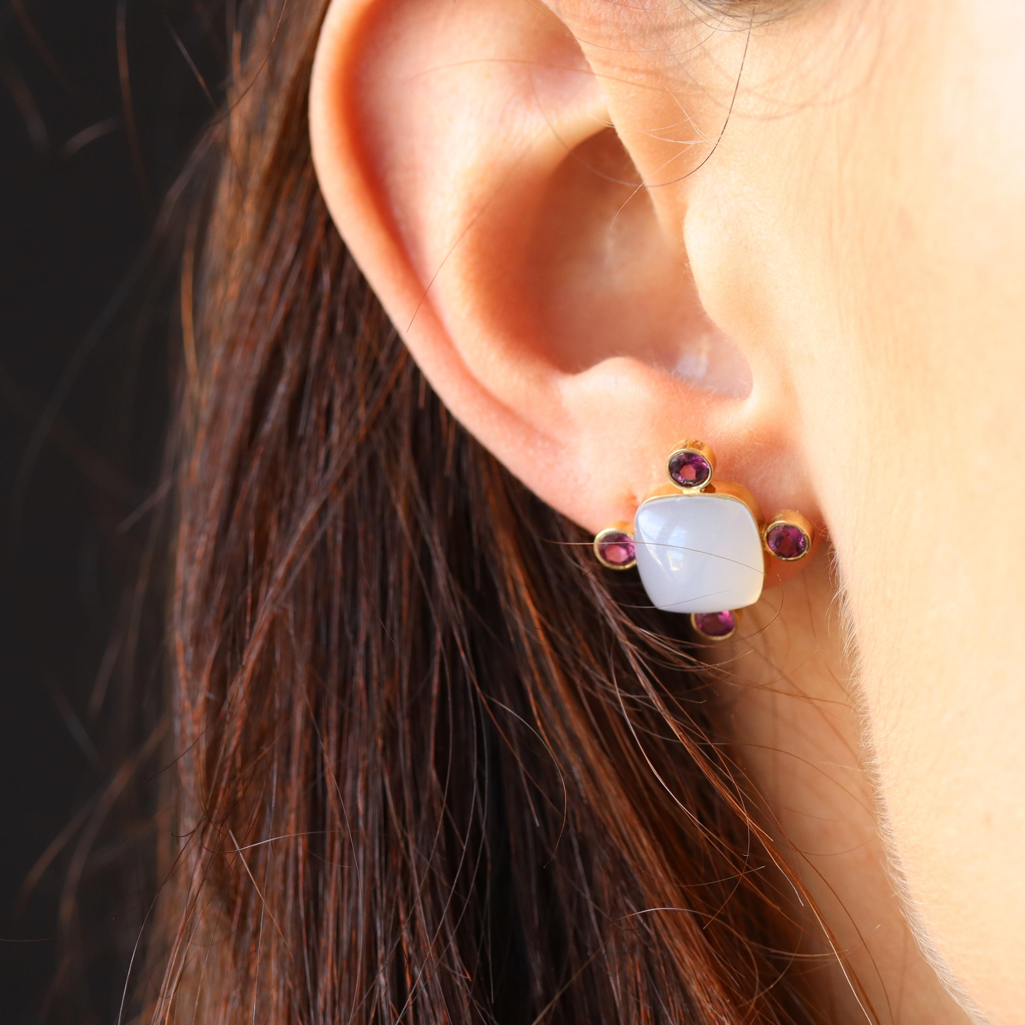 Baume Creation Boucles d'oreilles or jaune 18 carats grenat calcédoine Sugarloaf en vente 1