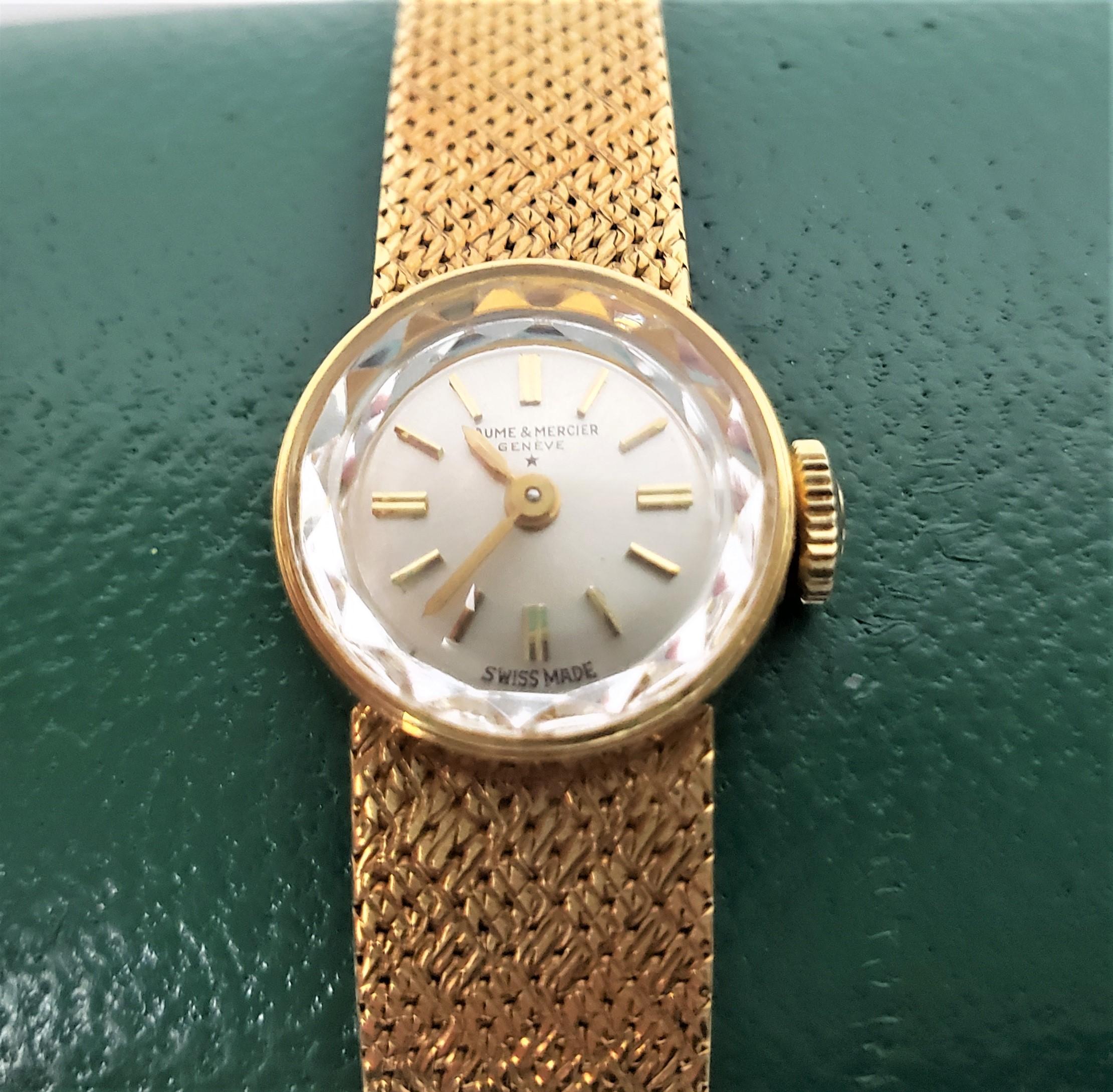 Baume Mercier 18 Karat Gelbgold Damenarmbanduhr & Armband & Armband & Originalverpackung (20. Jahrhundert) im Angebot