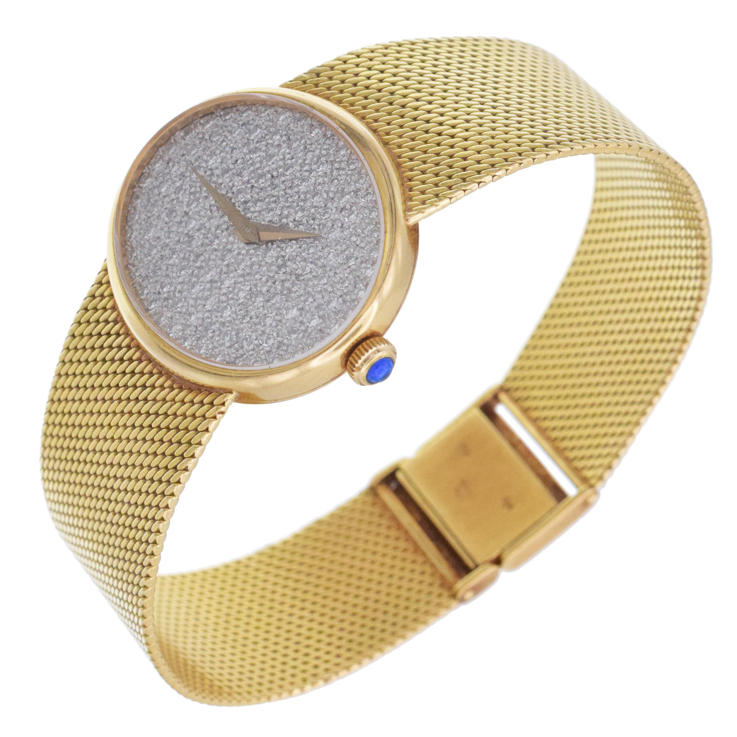 Reloj de pulsera Baume & Mercier de oro amarillo de 18 quilates y diamantes. Este elegante reloj presenta un óvalo de platino
esfera con incrustaciones de  diamantes, y pulsera de malla de oro amarillo de 18k con cierre desplegable. El óvalo
esfera