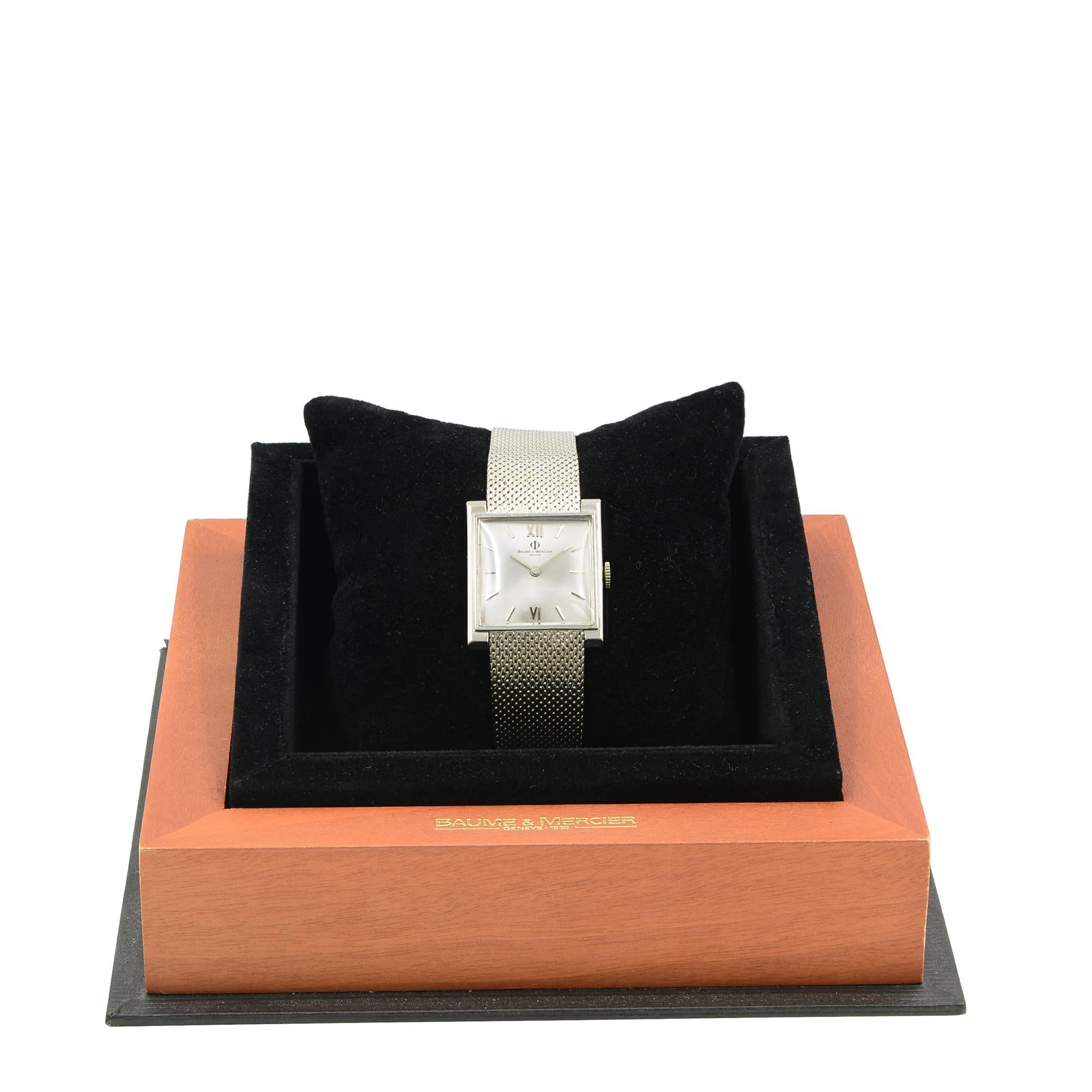 Modern Baume & Mercier Square Silver Dial 14 Karat White Gold Hand Wind Ladies Watch