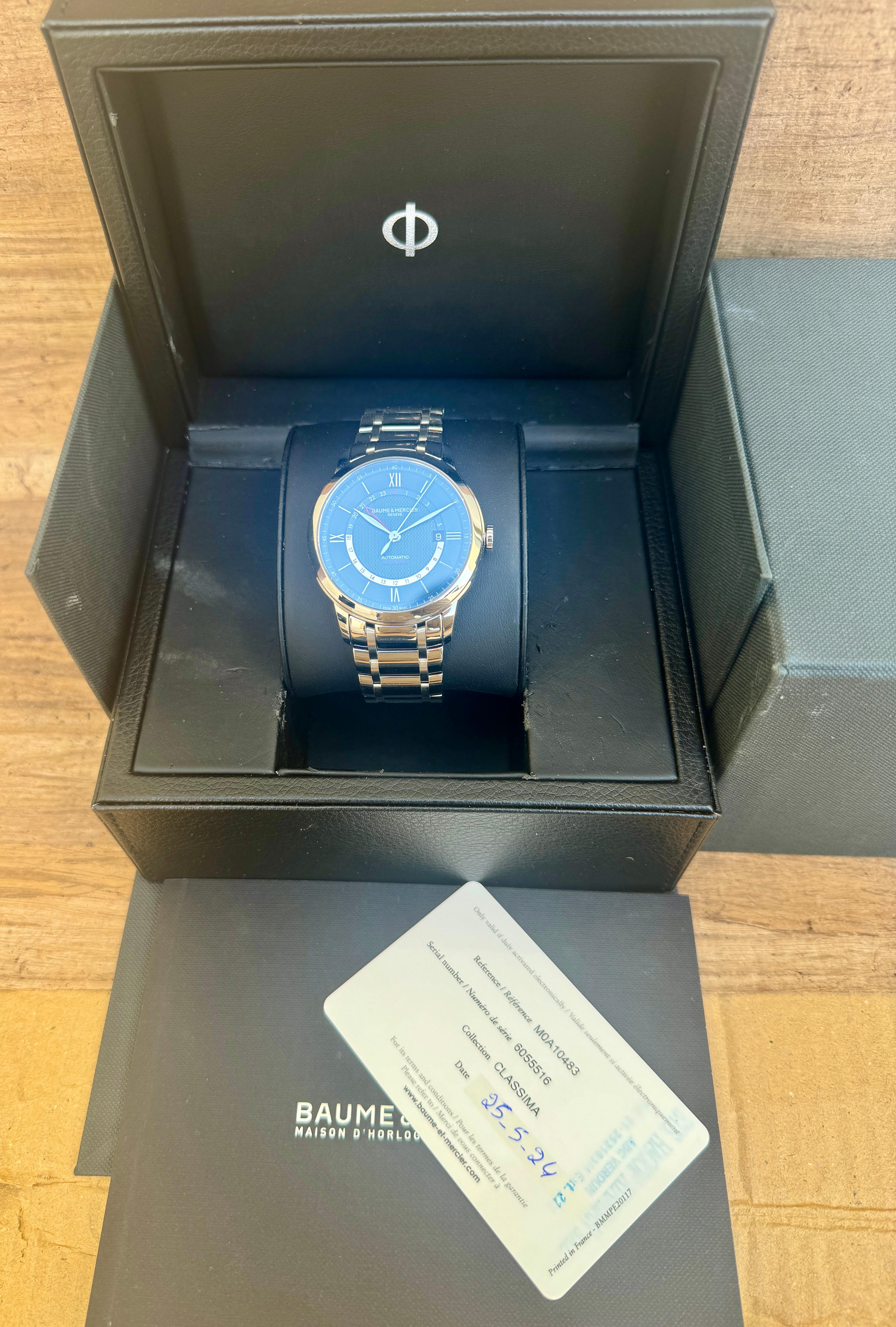 Marque : Baume Mercier

Modèle : Classima

Référence : MOA10483

Pays de fabrication : Suisse

Mouvement : Automatique

Matériau du boîtier : Acier inoxydable

Dimensions : Largeur du boîtier : 40 mm. (sans couronne)

Type de bande : Acier