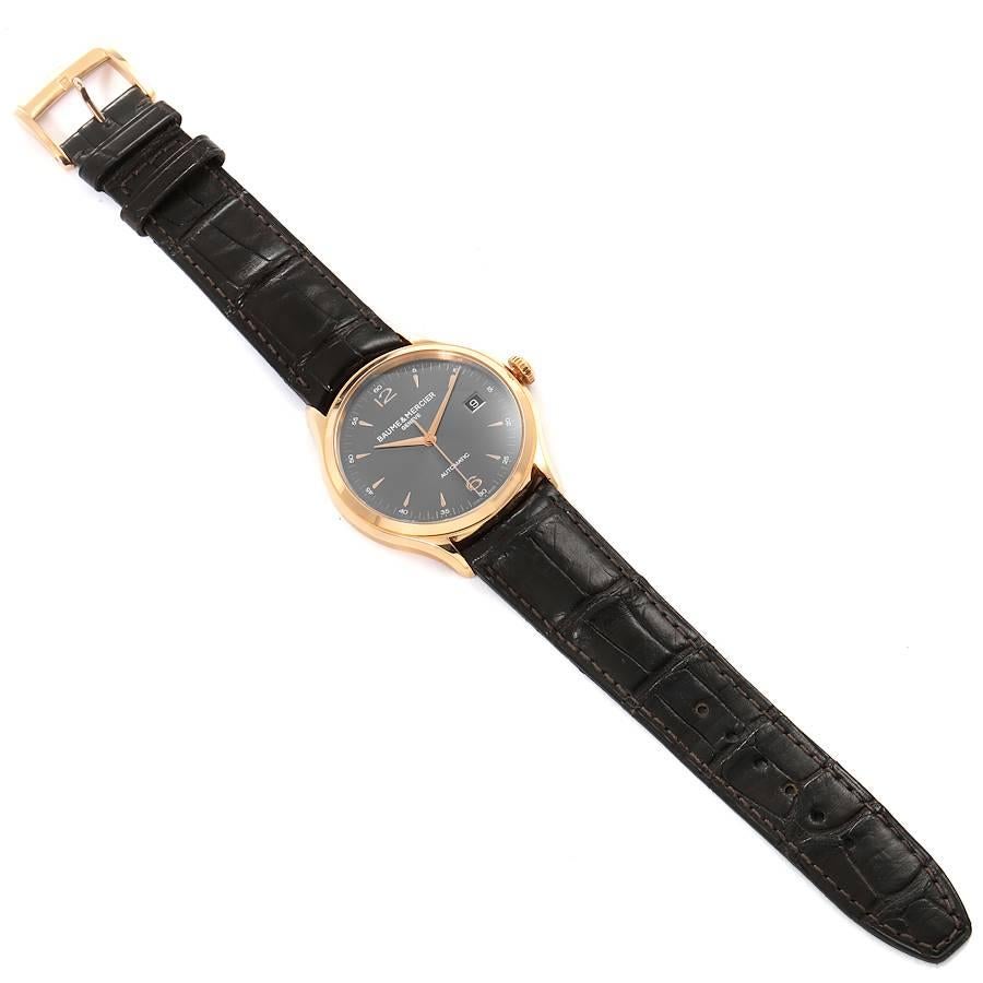 Baume Mercier Montre pour homme Clifton en or rose 18 carats avec cadran gris 10059 en vente 2