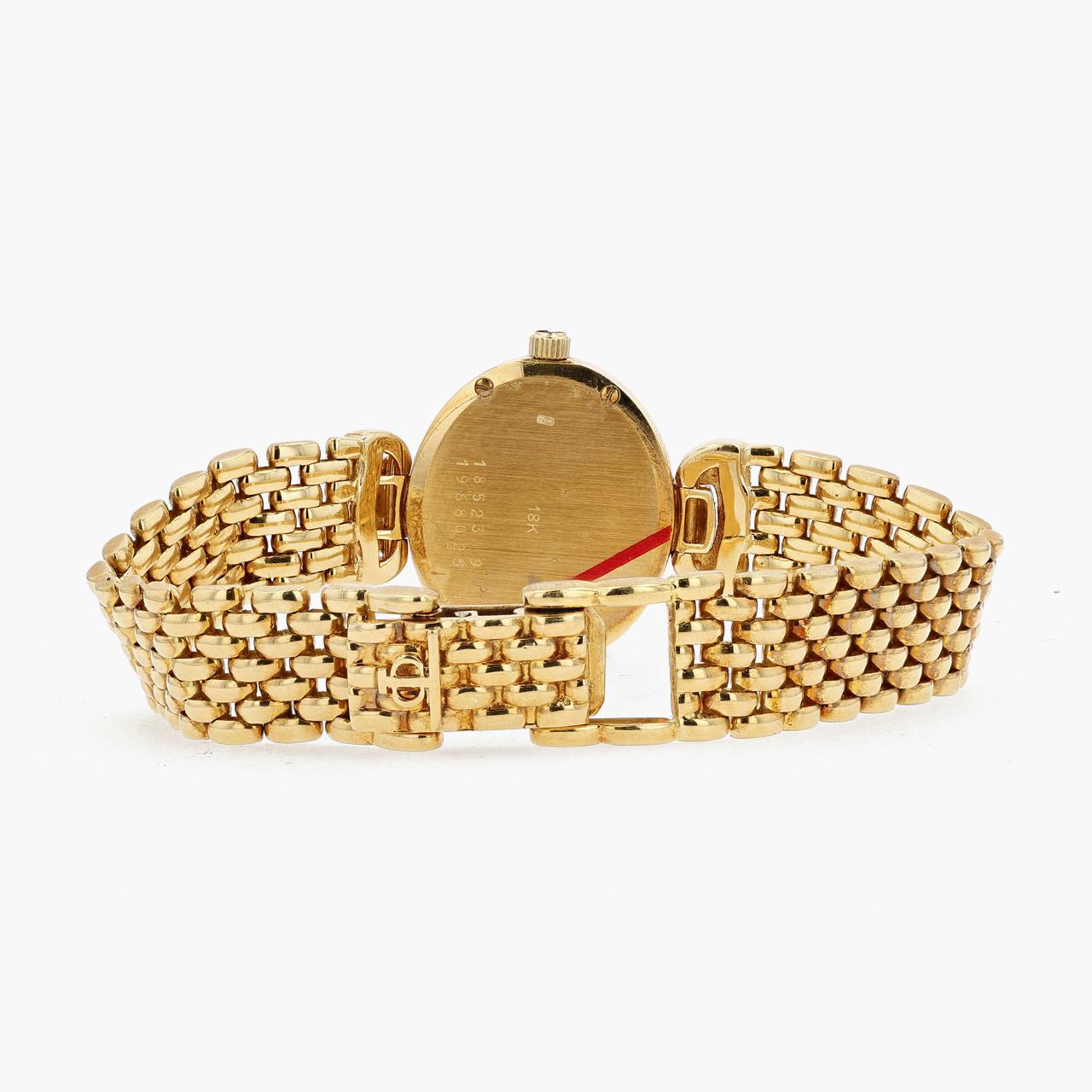 18 Karat Gelbgold, Diamant und Perlmutt Vintage Baume & Mercier Geneve Armbanduhr auf integrierten 18 Karat Gelbgold Armband. Zifferblatt mit runden Diamantindexen, die ein glänzendes Perlmuttzifferblatt mit der Prägung 