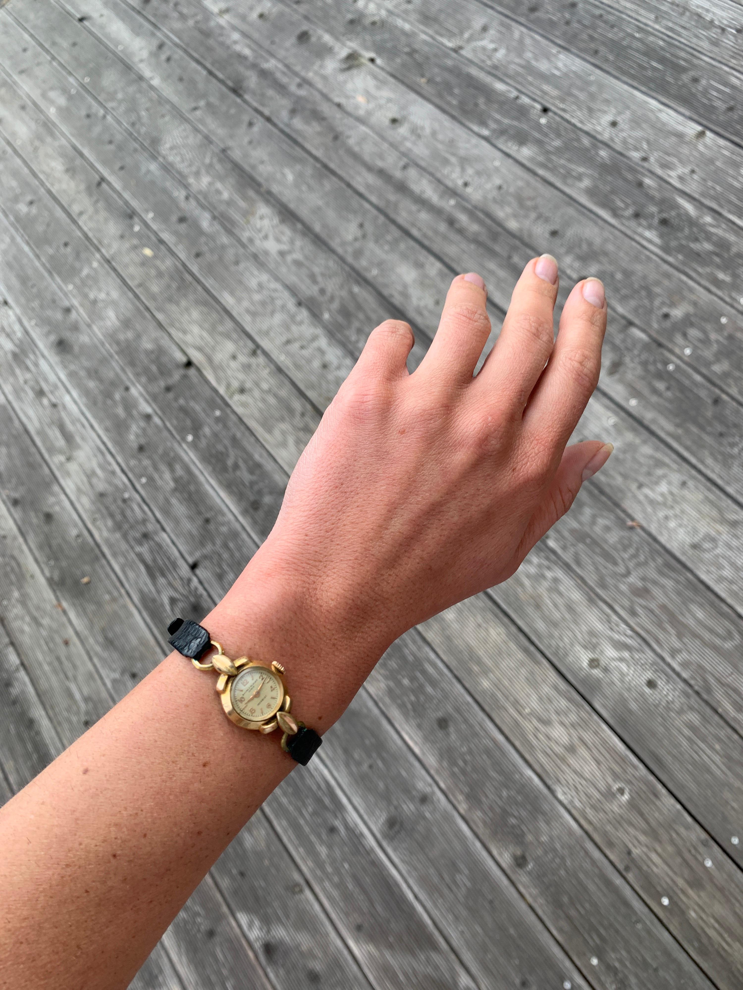 French Baume & Mercier Ladies Gold Lizard Strap Hand Manual Watch