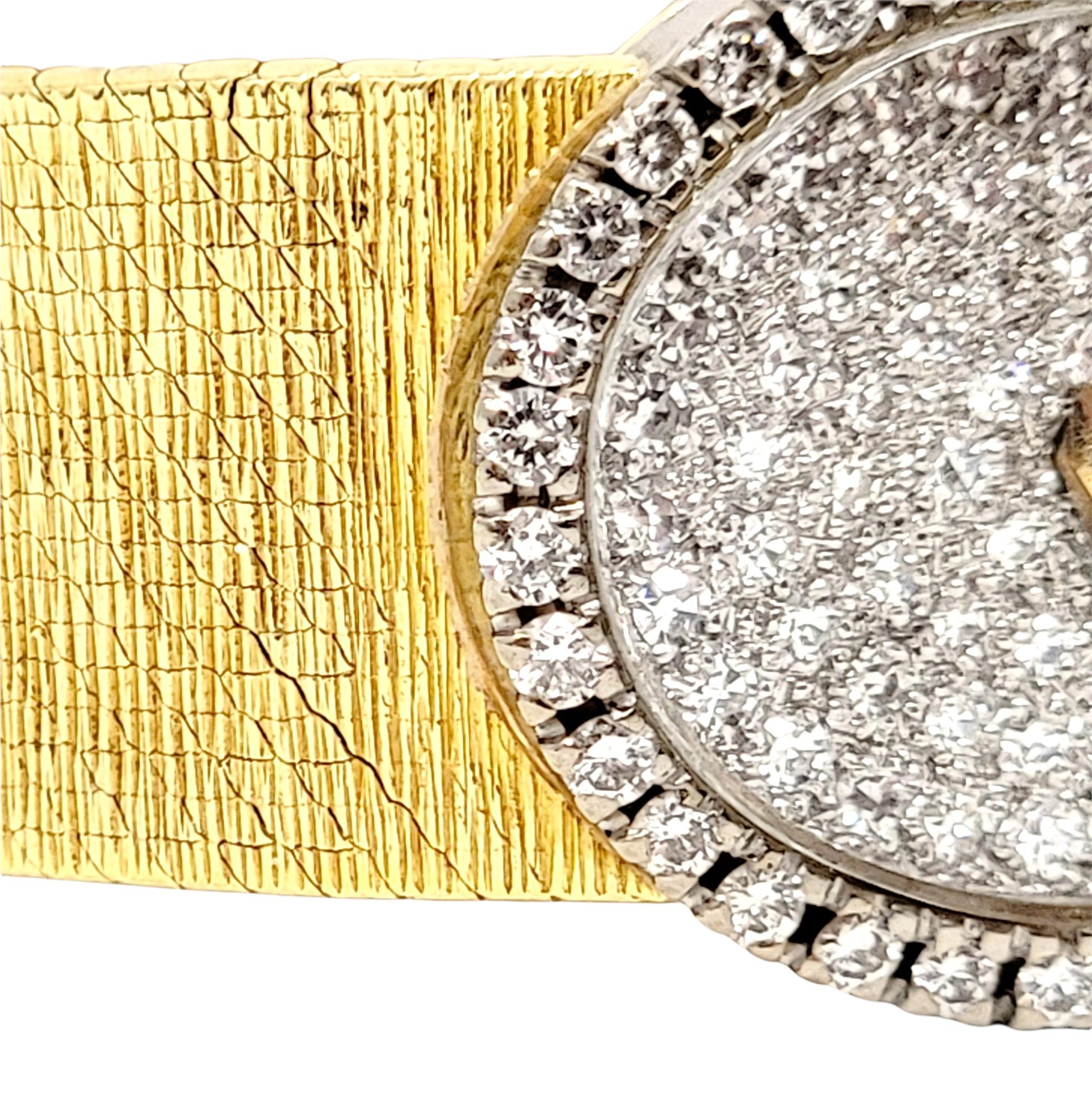 Contemporary Baume & Mercier Ladies Wristwatch with Diamond Dial and Bezel in 18 Karat Gold