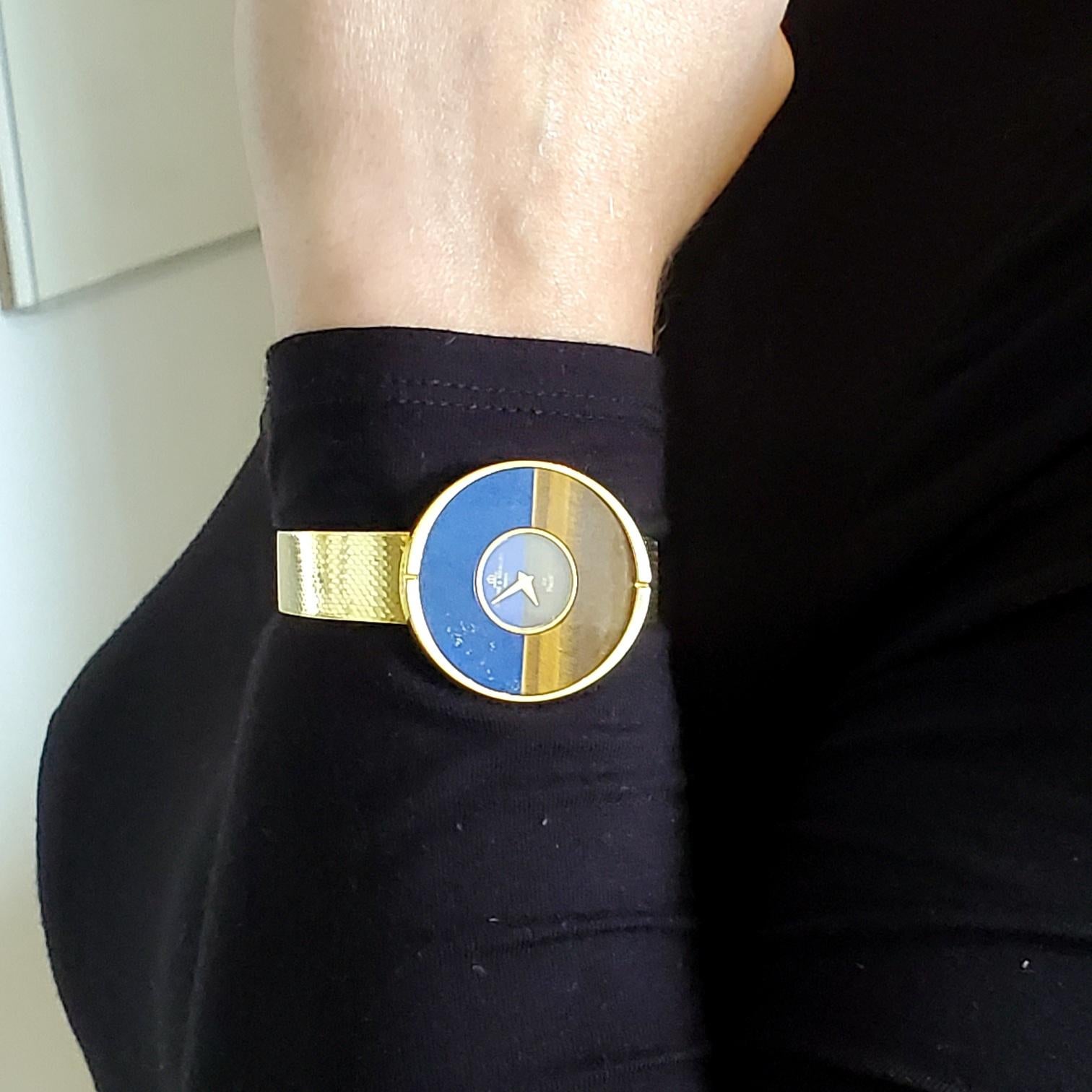 Exceptionnel bracelet-montre conçu par Baume & Mercier.

Un bracelet-montre géométrique moderniste, créé au début des années 1970. Cette pièce unique a été soigneusement fabriquée à Genève, en Suisse, en or jaune massif de 18 carats et en pierres