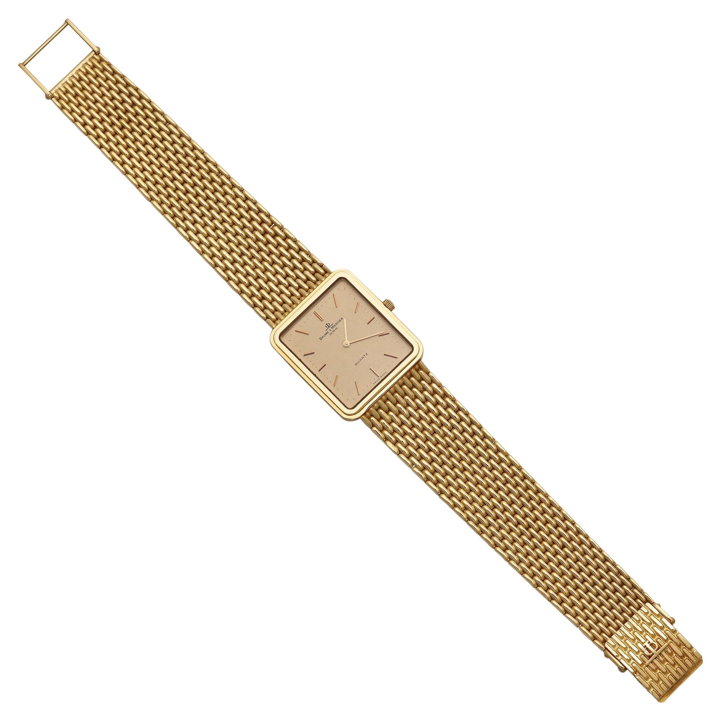 Un reloj de pulsera clásico para unisex creado por Baume & Mercier, con esfera cuadrada redondeada y bisel con eslabones de pulsera de oro amarillo de 14 quilates. El reloj perfecto para añadir a tu colección vintage. 

Movimiento: Cuarzo
Metal: oro
