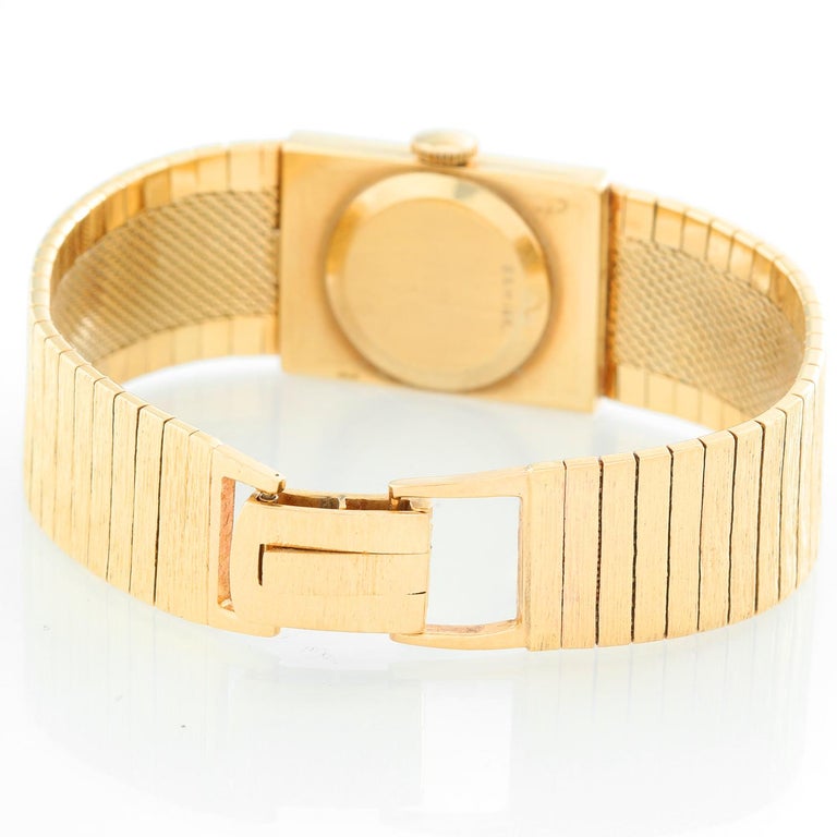 Baume & Mercier Vintage Yellow Gold Ladies Watch In Excellent Condition For Sale In Dallas, TX