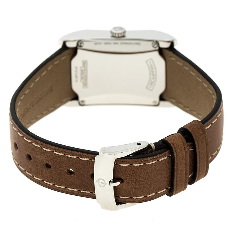 Featuring a smart leather strap that gives it a rustic look, this wristwatch from the house of Baume & Mercier adds grace and élan to your look with its elegant stainless steel craftsmanship. The smart rectangular dial of this timepiece is a great