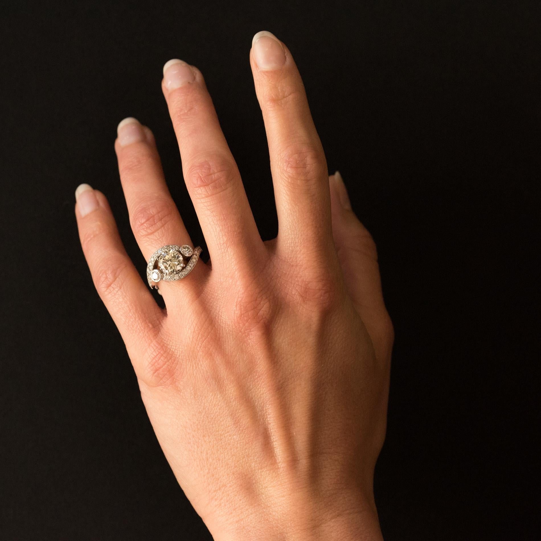 Women's Baume Modern 18 Karat White Gold 2.55 Carat Diamond Art Deco Style Spirit Ring For Sale