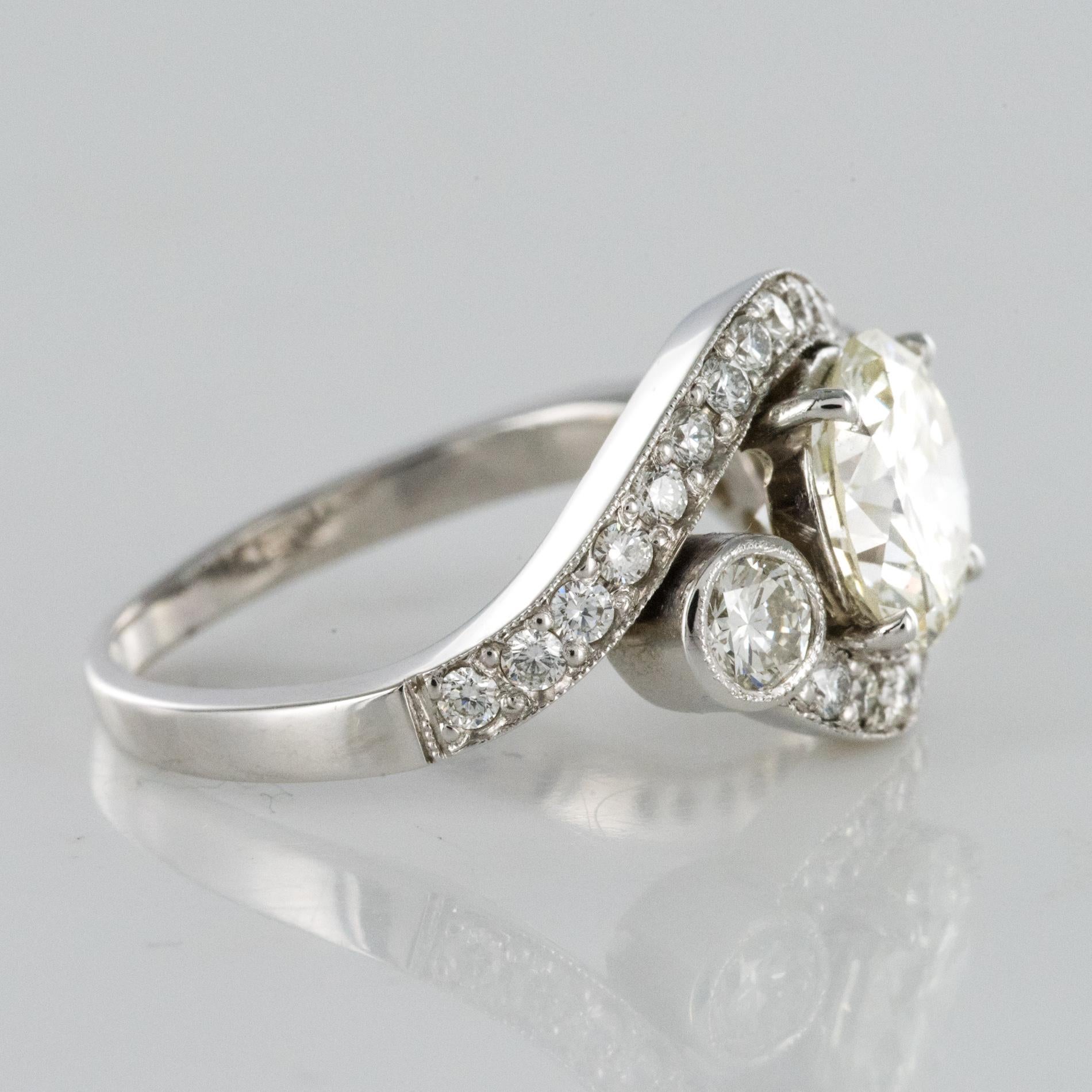Baume Modern 18 Karat White Gold 2.55 Carat Diamond Art Deco Style Spirit Ring For Sale 2