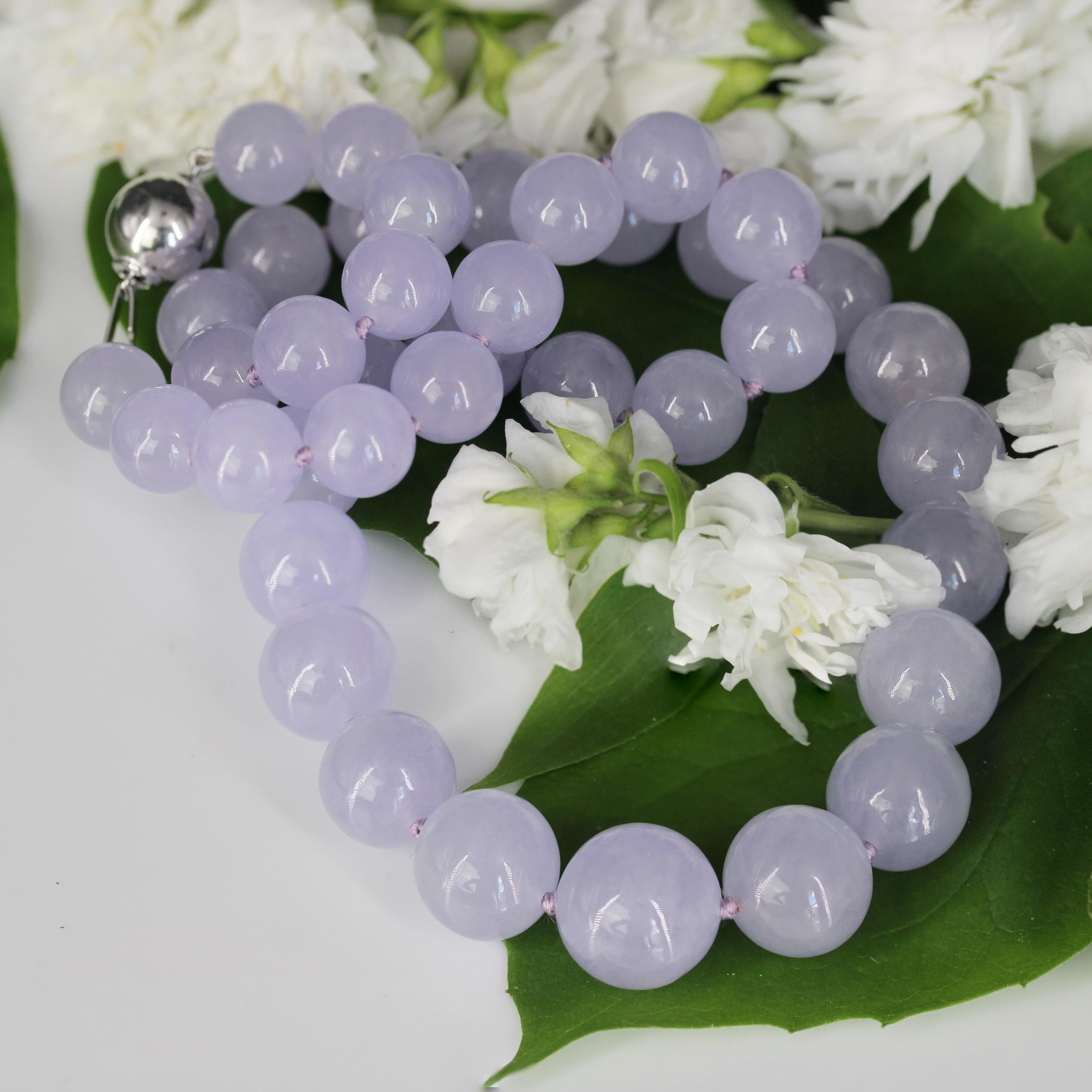 Women's Baume Modern Parma Jade Jadeite Beads 18 Karat White Gold Necklace For Sale
