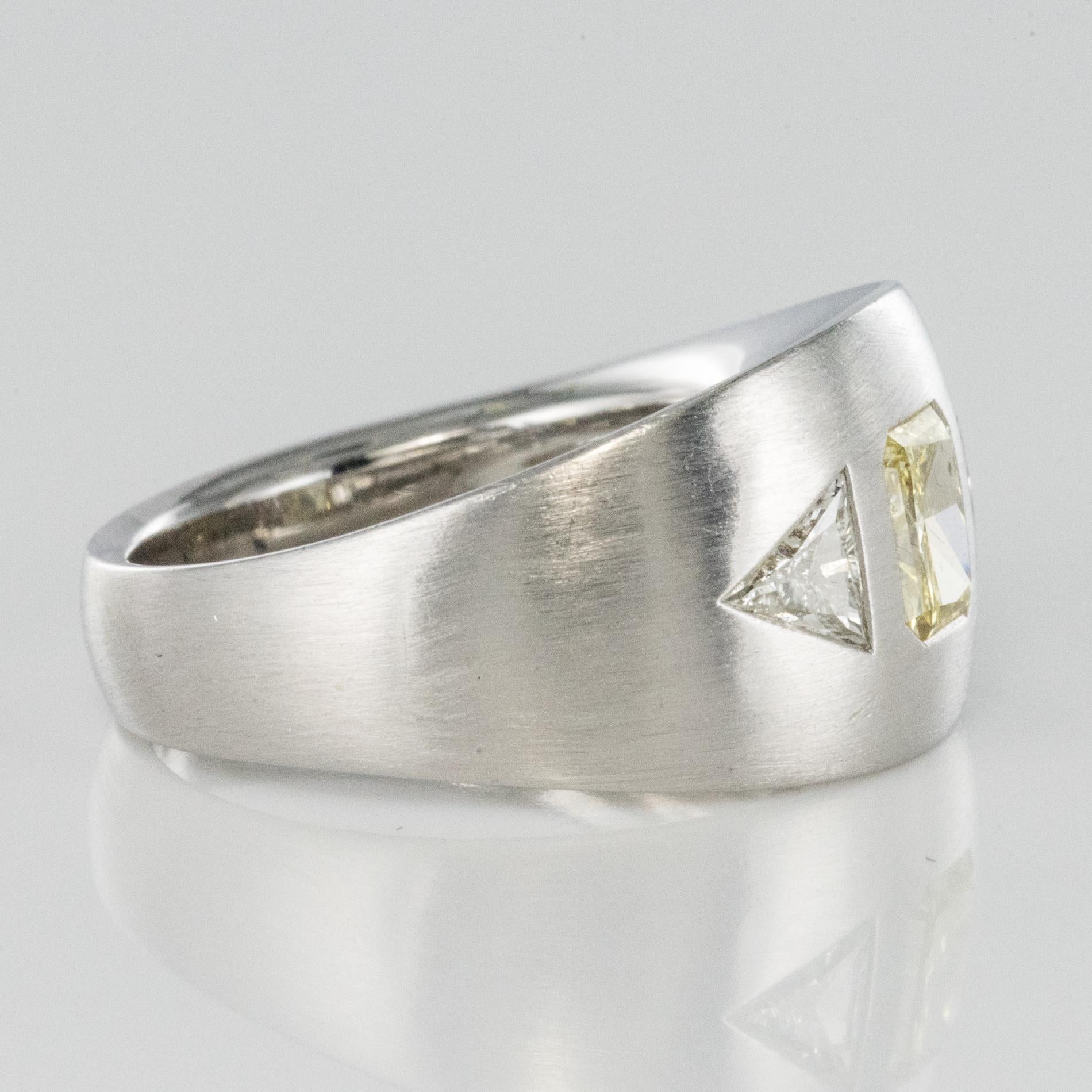 Baume Modern Yellow and White Diamond Polished Gold Ring For Sale 4