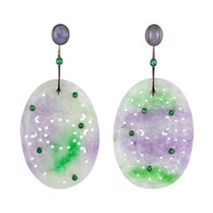 Orecchini pendenti in oro bianco 18 carati con smeraldi di giada viola Baume