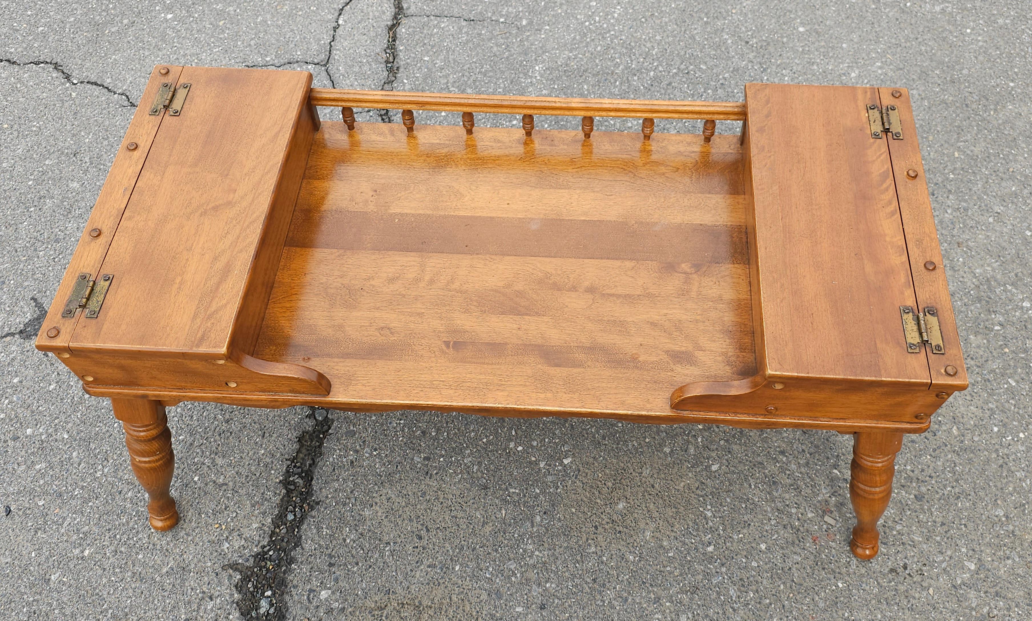 Mid-Century Modern Baumritter Mid-Century Nutmeg HHeirloom Maple Dough Box Coffee Table For Sale
