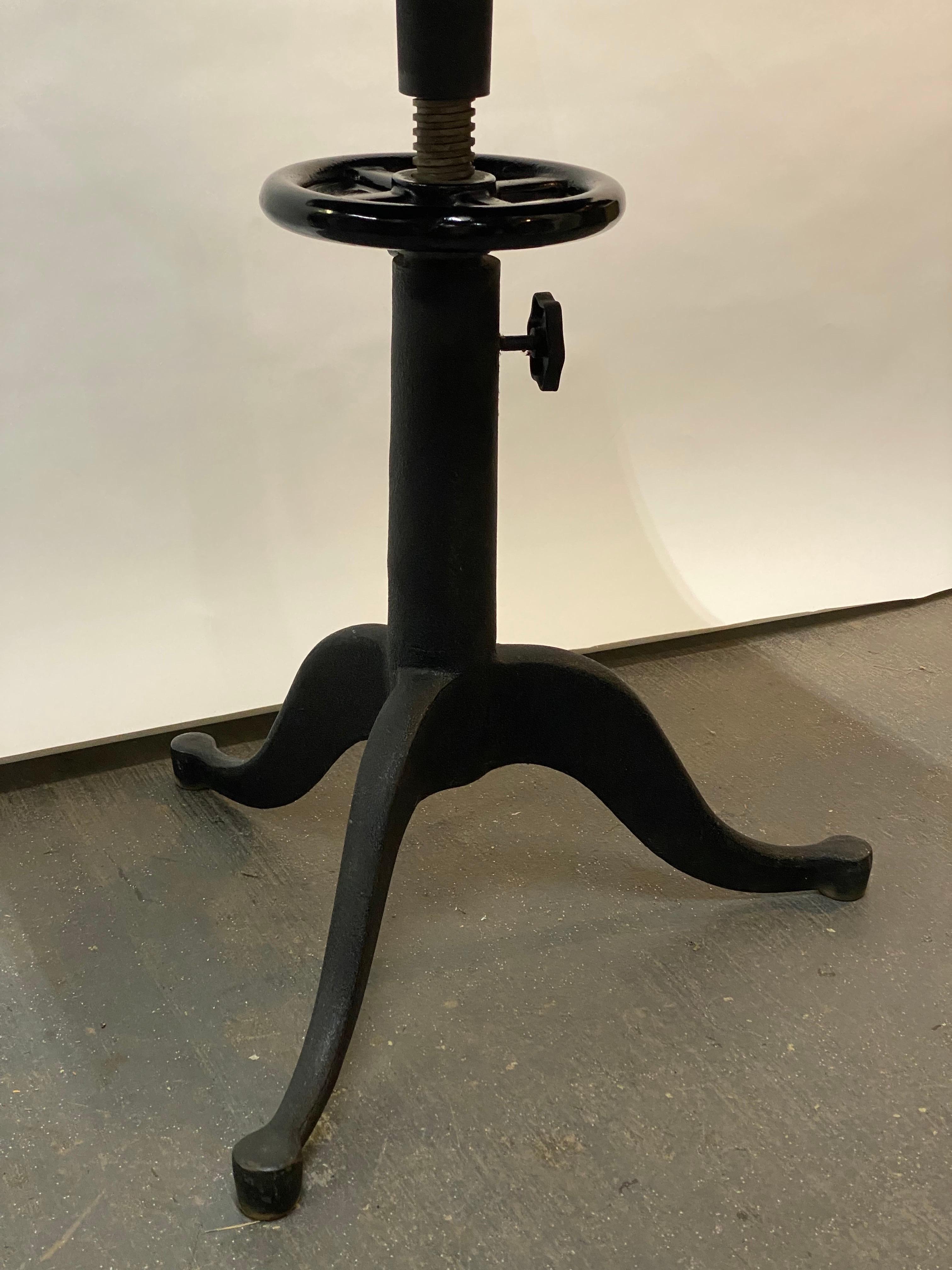 Optometrischer Tisch aus Laminat und Eisen von Bausch und Lomb im Zustand „Gut“ im Angebot in Garnerville, NY