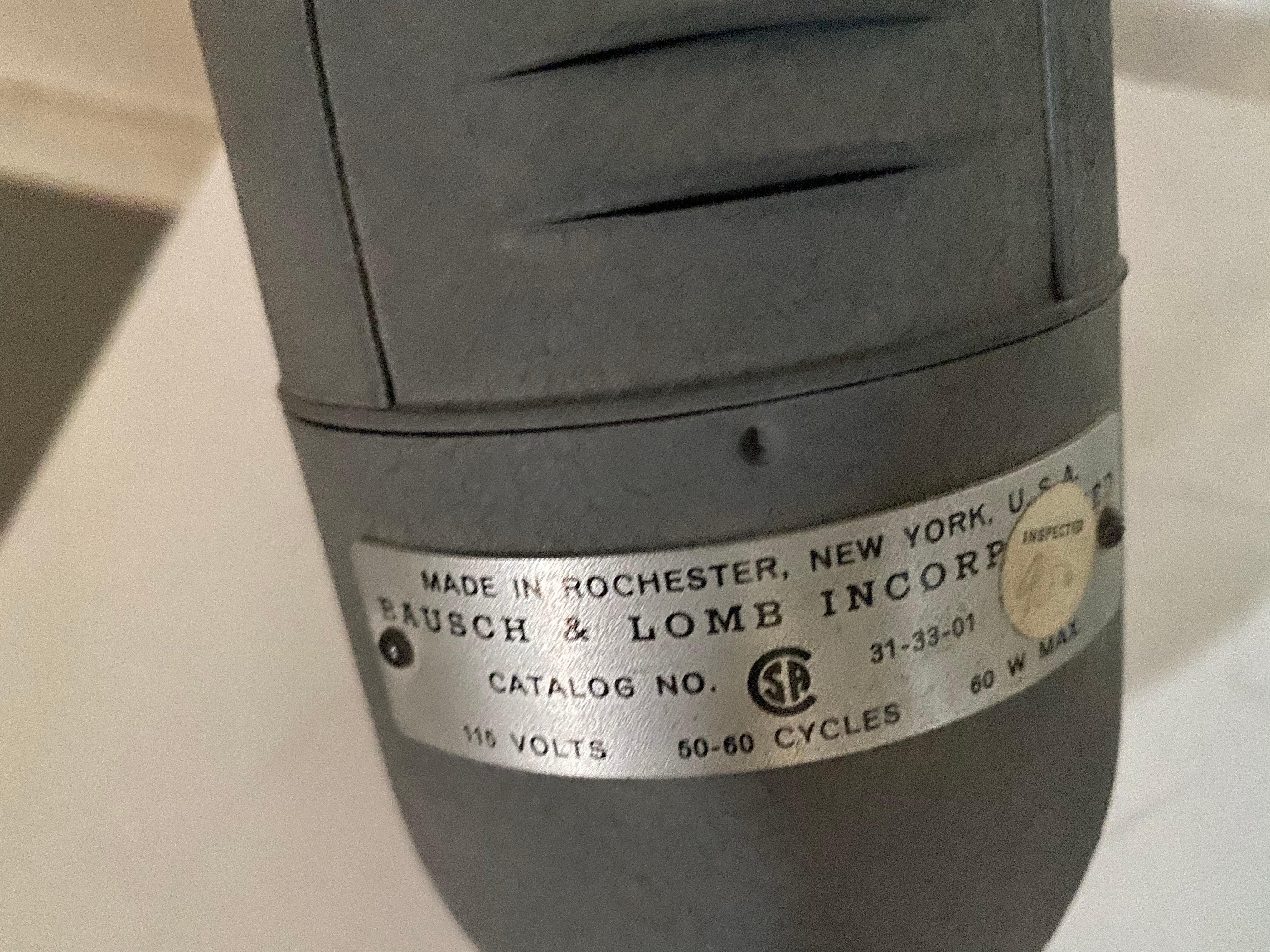 Bausch & Lomb Lámpara de escritorio articulada industrial, Lámpara de pie Moderna de mediados de siglo en venta 3