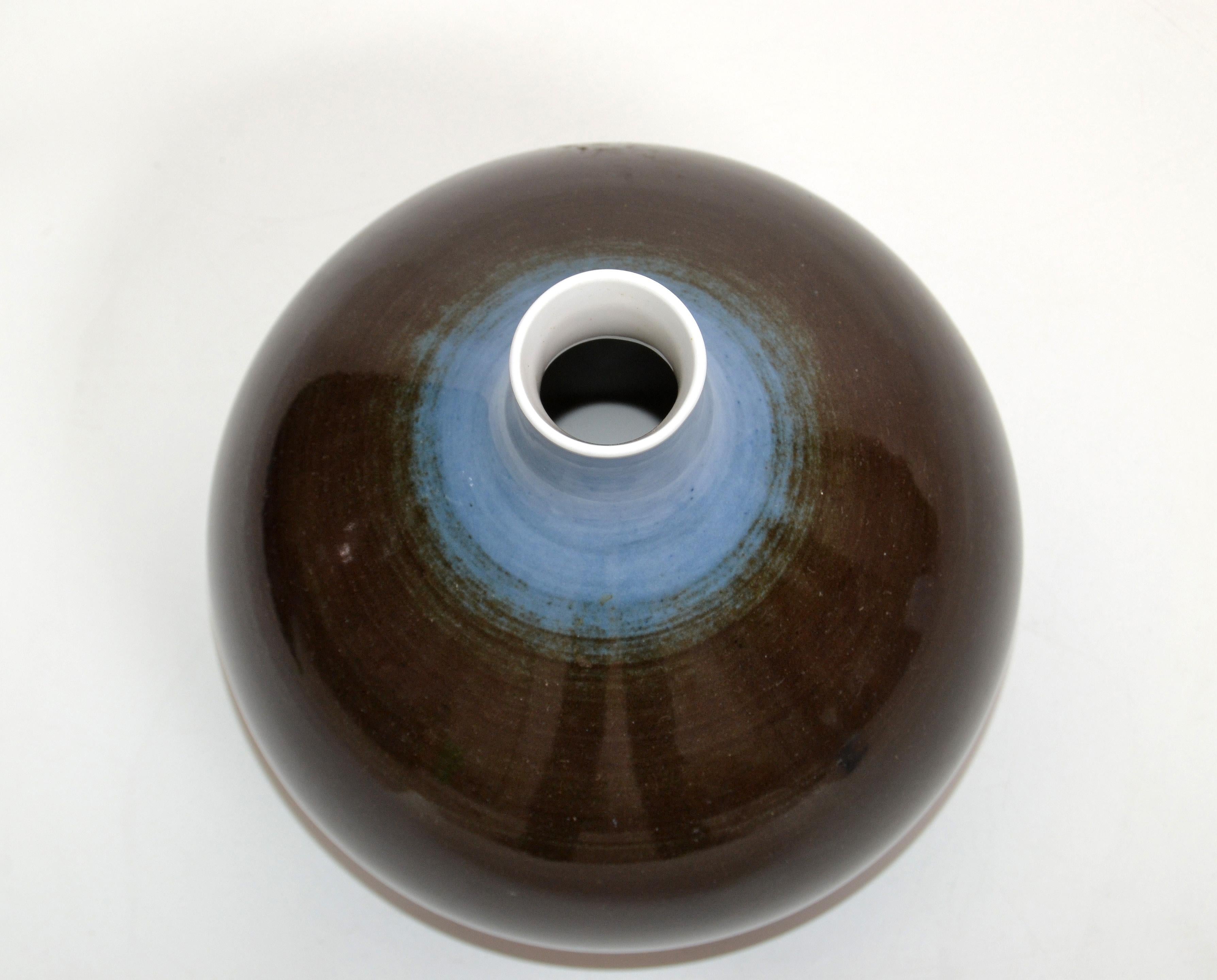 Allemand Vase en porcelaine émaillée de Bavaria Arzberg Hutschenreuther noir, bleu et blanc, 1970 en vente