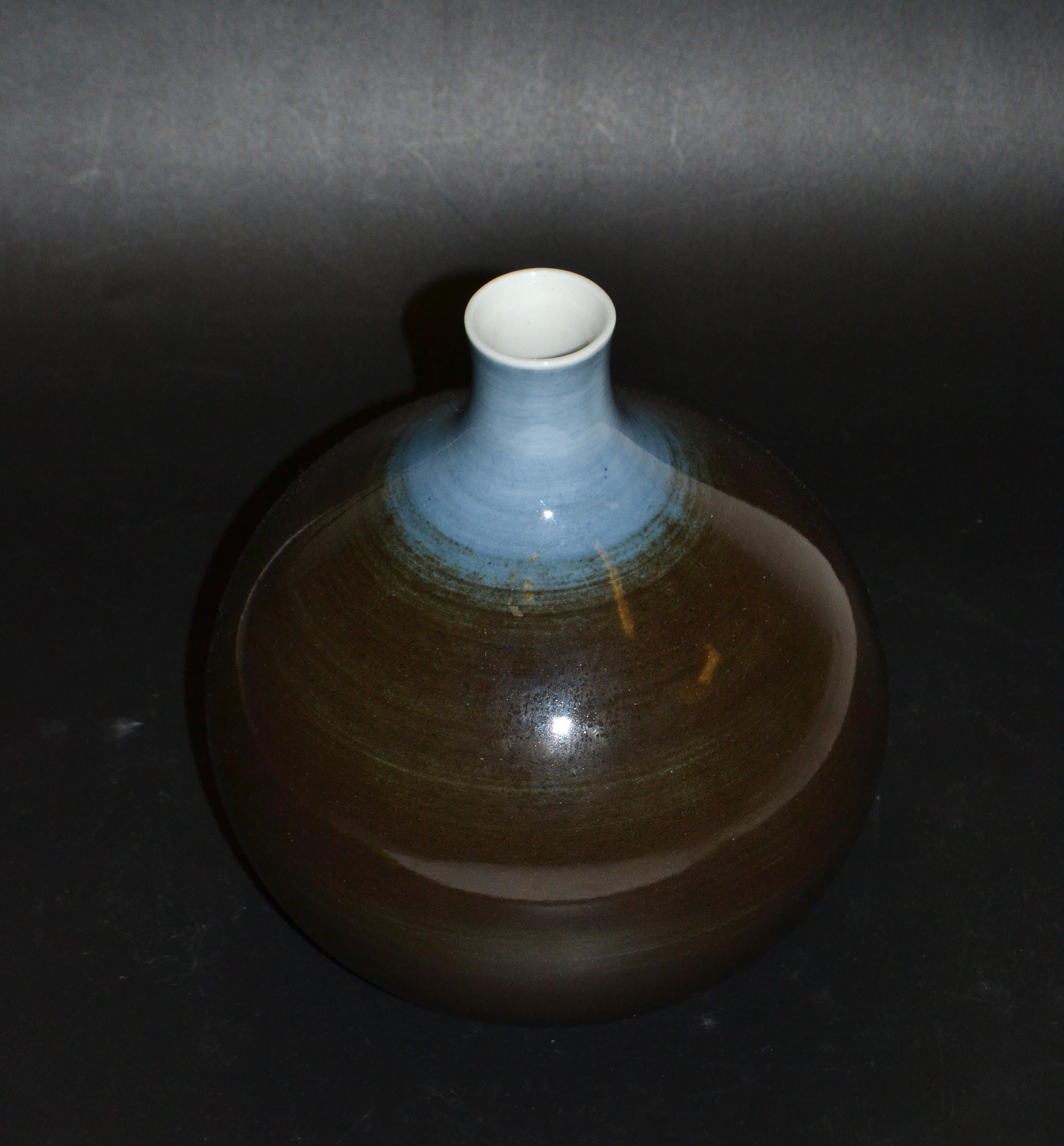Bavaria Arzberg Hutschenreuther Vase aus glasiertem Porzellan in Schwarz, Blau und Weiß, 1970er Jahre (Handgefertigt) im Angebot