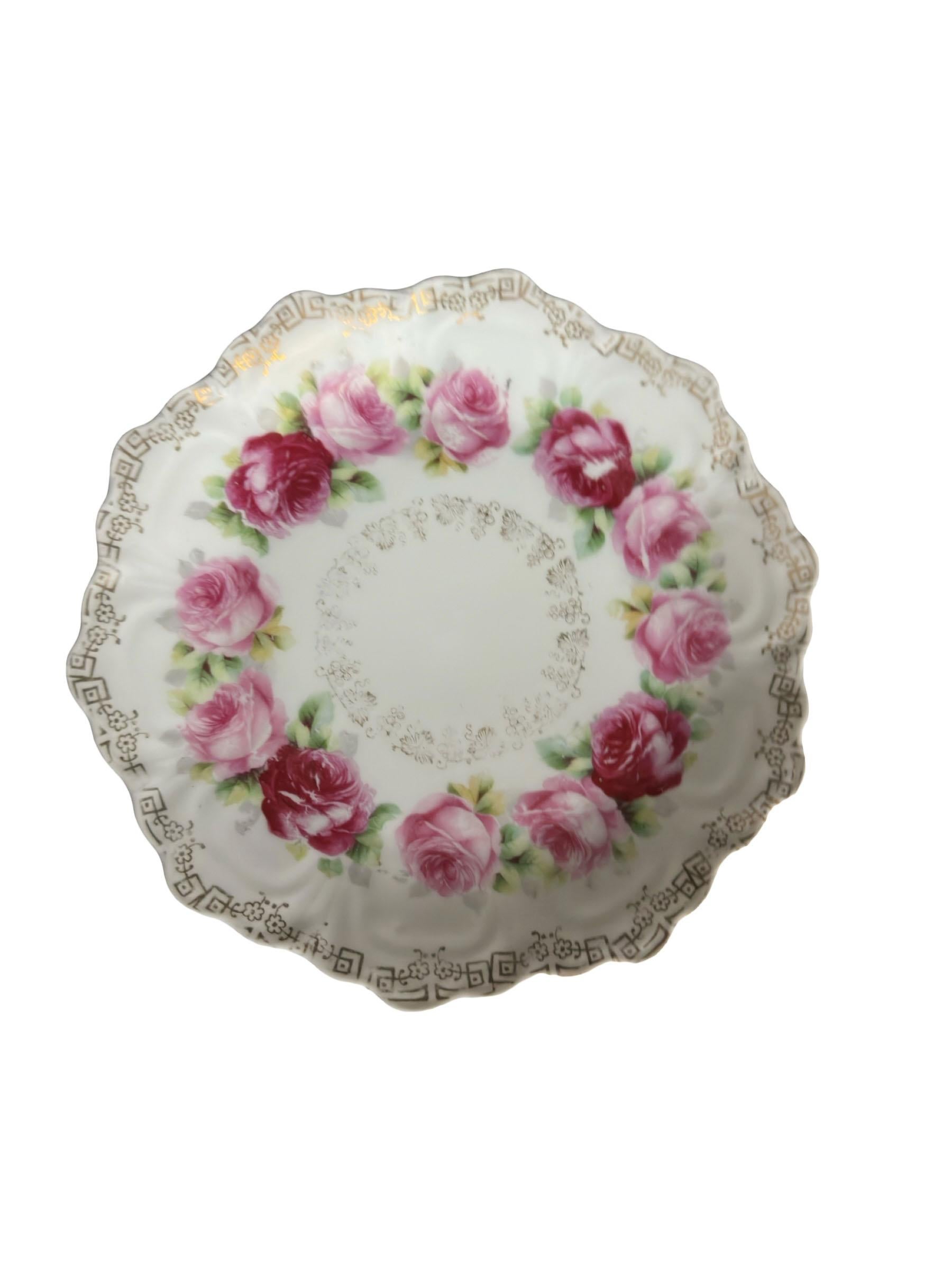 Petite assiette Chrysanthème de Bavière Bon état - En vente à Clearwater, FL