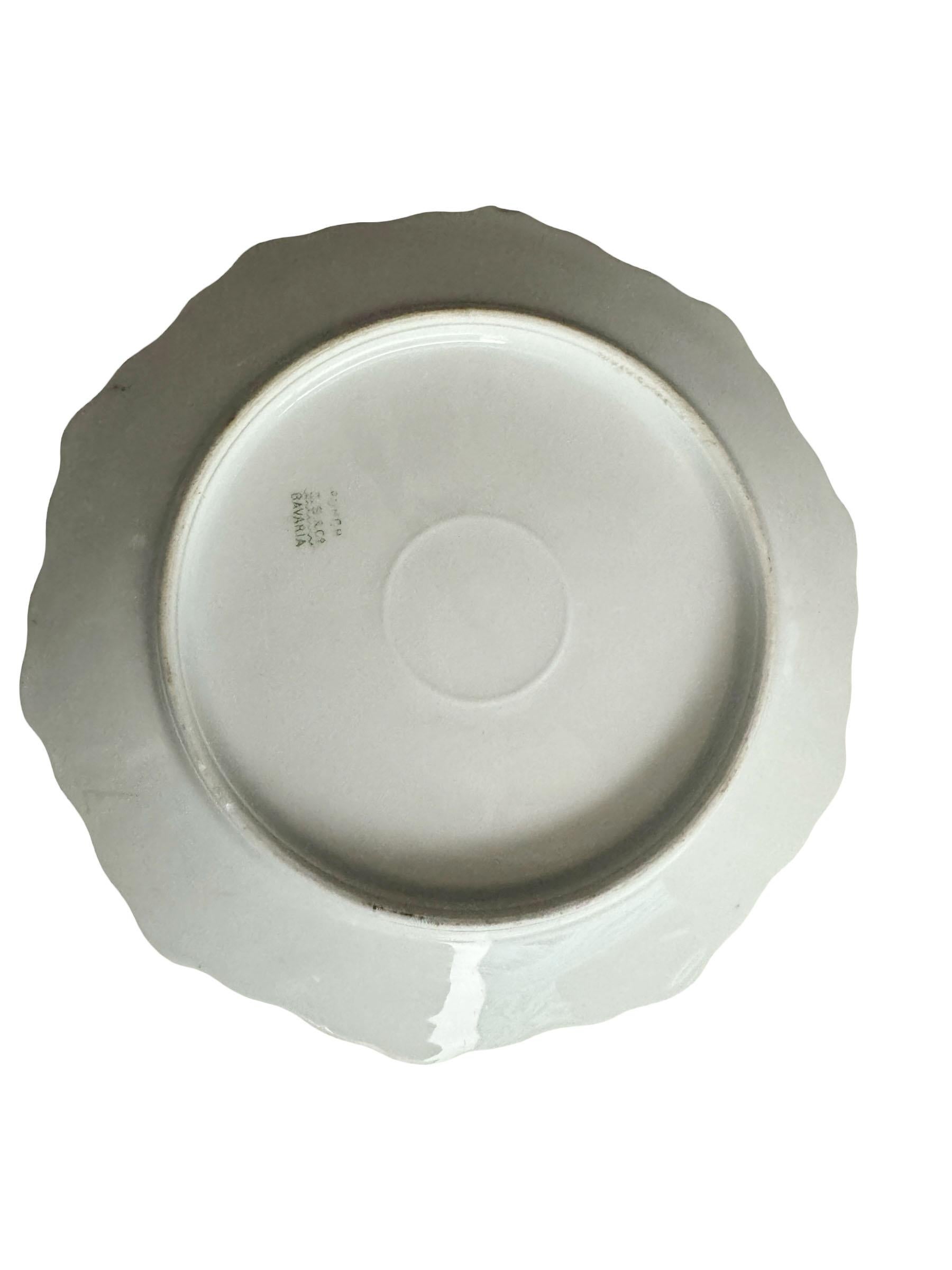 Fin du XIXe siècle Petite assiette Chrysanthème de Bavière en vente
