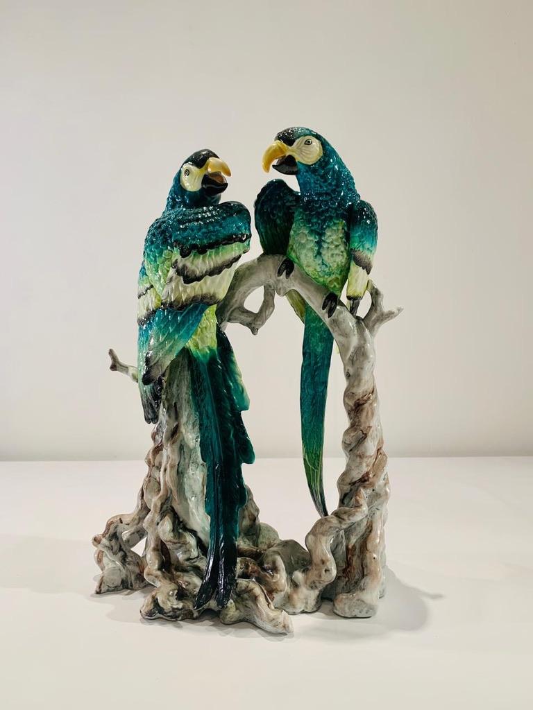 Bavaria german porcelain Art Deco circa 1930 Parrots polycrhomed. In Good Condition For Sale In Rio De Janeiro, RJ