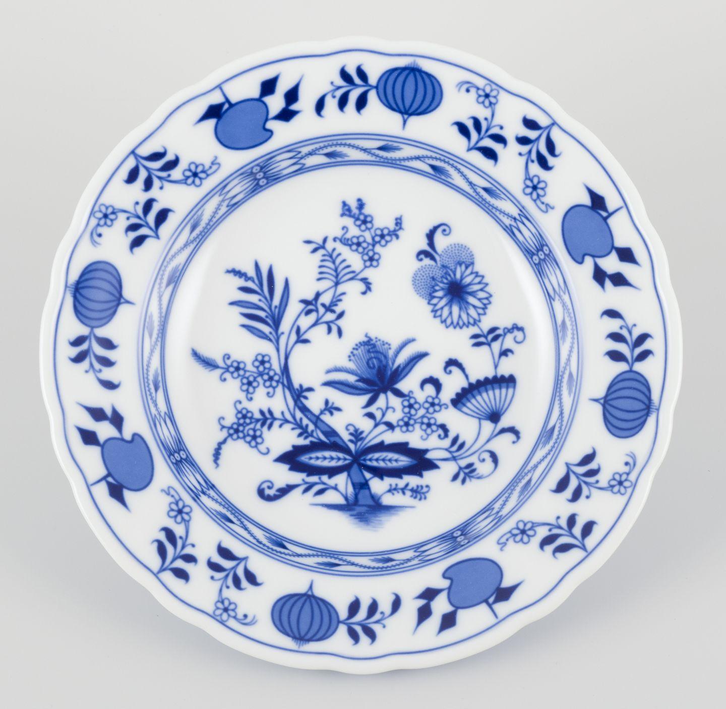 20th Century Bavaria, Germany. Set of six deep porcelain plates. Blue Onion pattern. For Sale