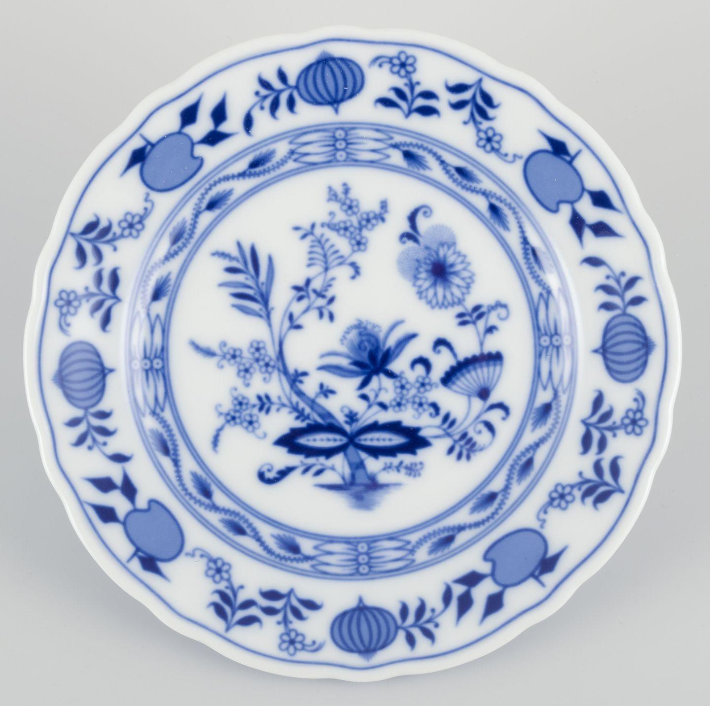Pre-owned goods are exempt from import duties for U.S. customers. 
Therefore, no import tariffs will be applicable to your purchase.

Bavaria, Germany.
A set of twelve porcelain plates, Blue Onion pattern.
Dating: Mid-20th century.
Marked.
Perfect