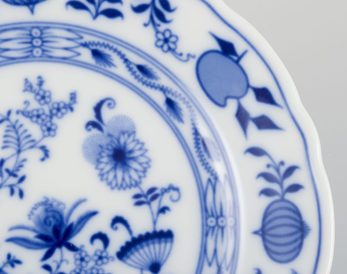 Bavaria, Germany. Set of twelve porcelain plates, Blue Onion pattern. In Excellent Condition For Sale In Copenhagen, DK