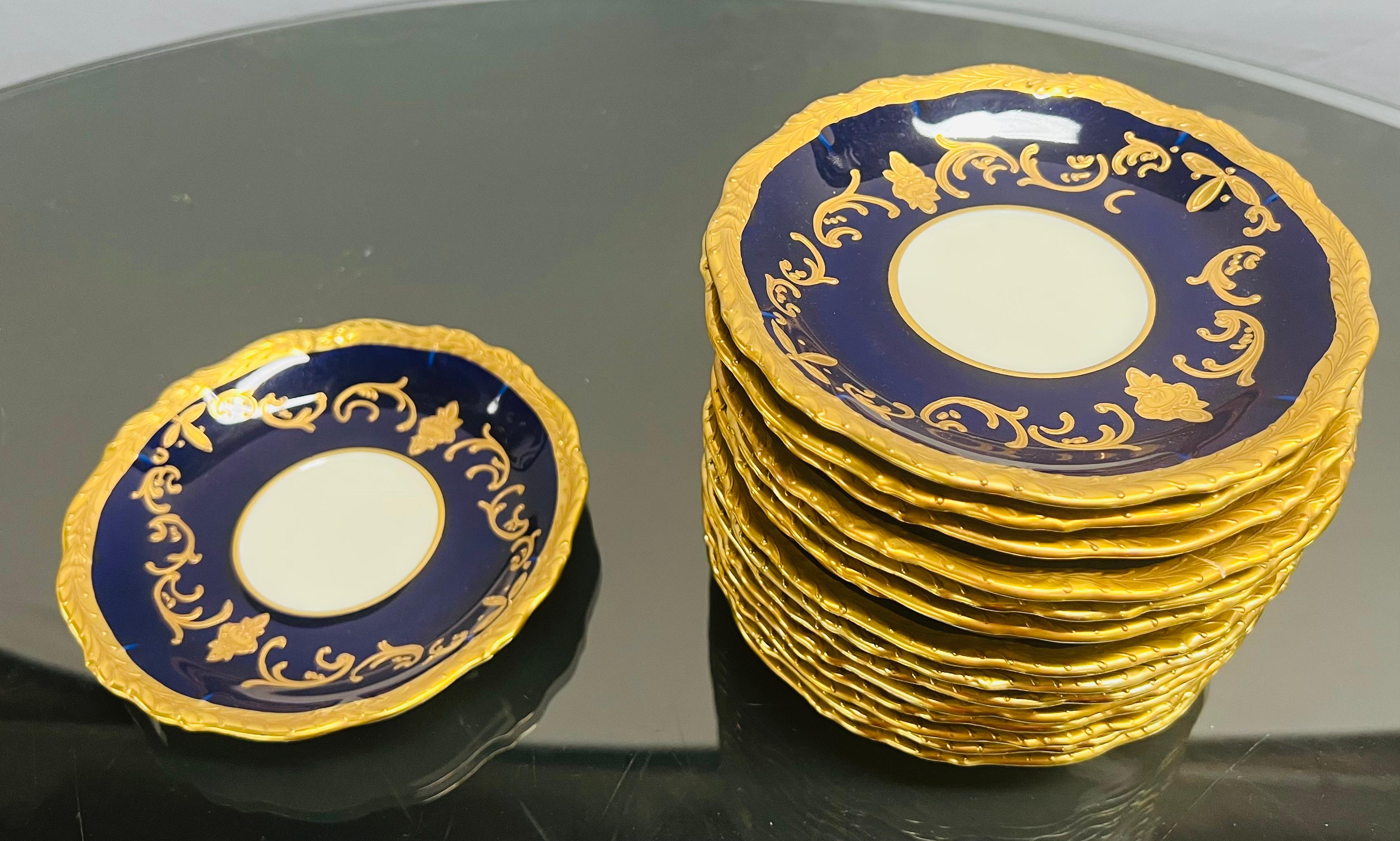 20th Century Bavaria Waldershot 22 K Gold Design Porcelain in Cobalt Blue, Set of 69 Pcs